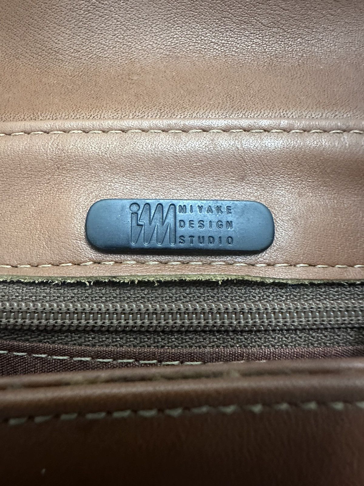 Issey Miyake 🇯🇵 Vintage Issey Miyake Leather Sling Bag Size ONE SIZE - 7 Thumbnail