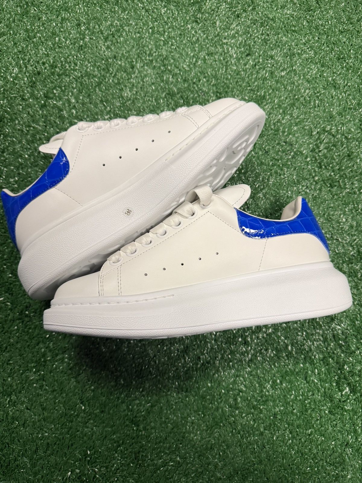 Alexander McQueen Alexander mcqueen low top “blue croc skin” Size US 5 / EU 37 - 2 Thumbnail
