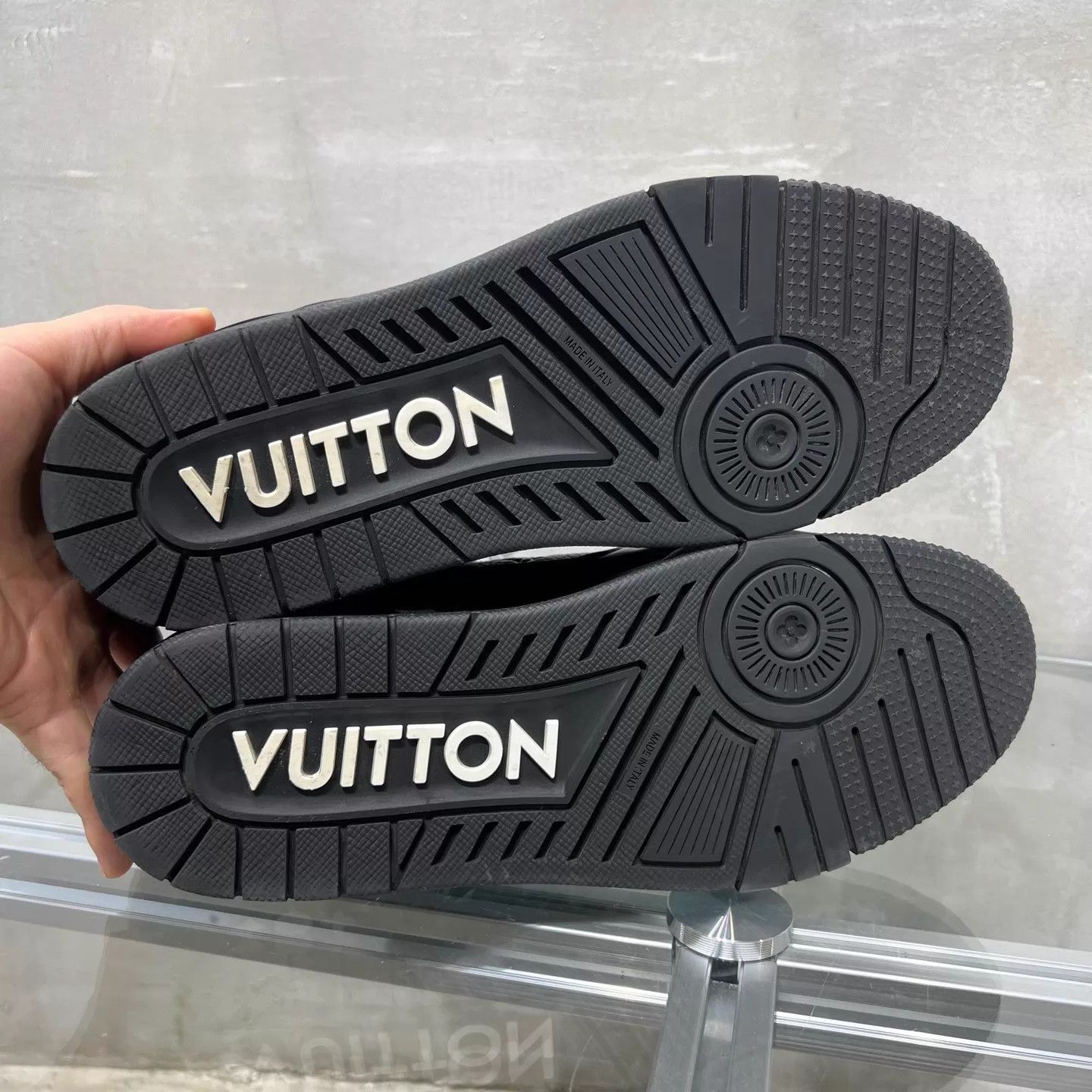 Louis Vuitton Louis Vuitton Trainer Black UK8 42 Size US 9 / EU 42 - 7 Thumbnail