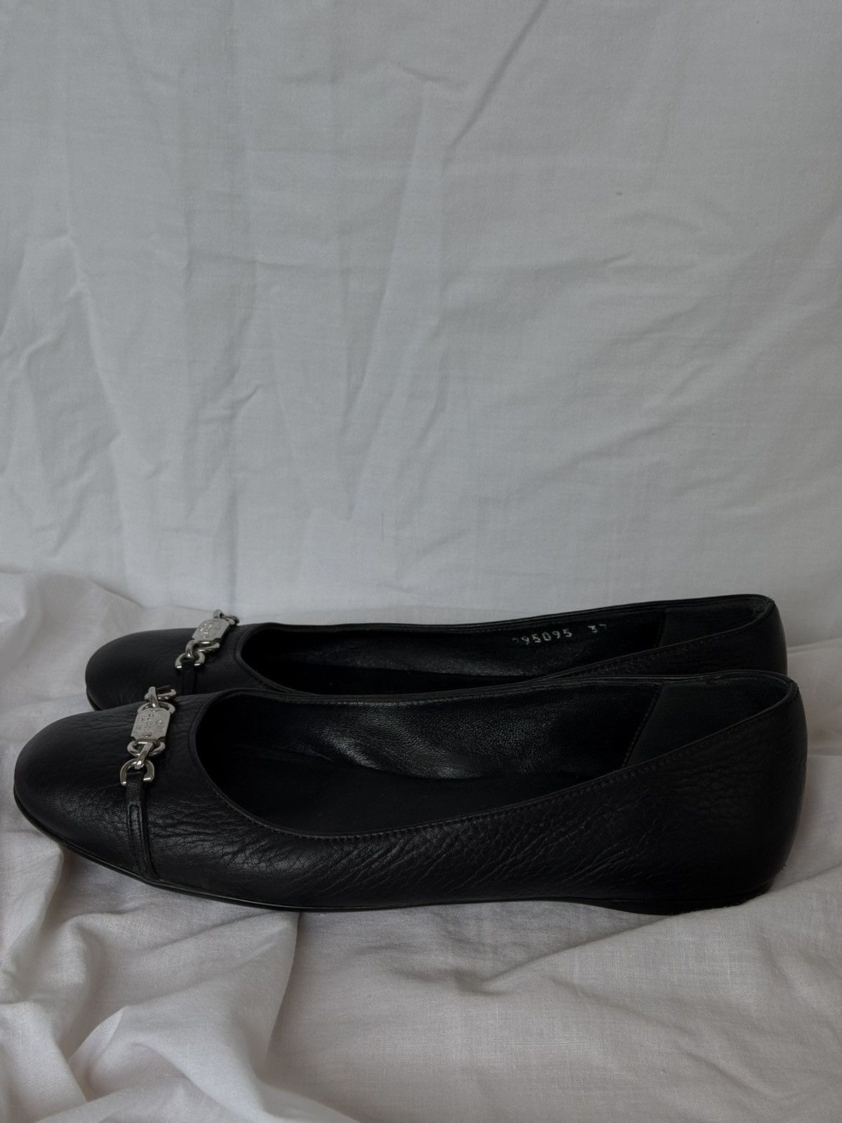 Gucci Gucci Black Leather Ballet Flats Metal Plaque Size US 7 / IT 37 - 6 Thumbnail