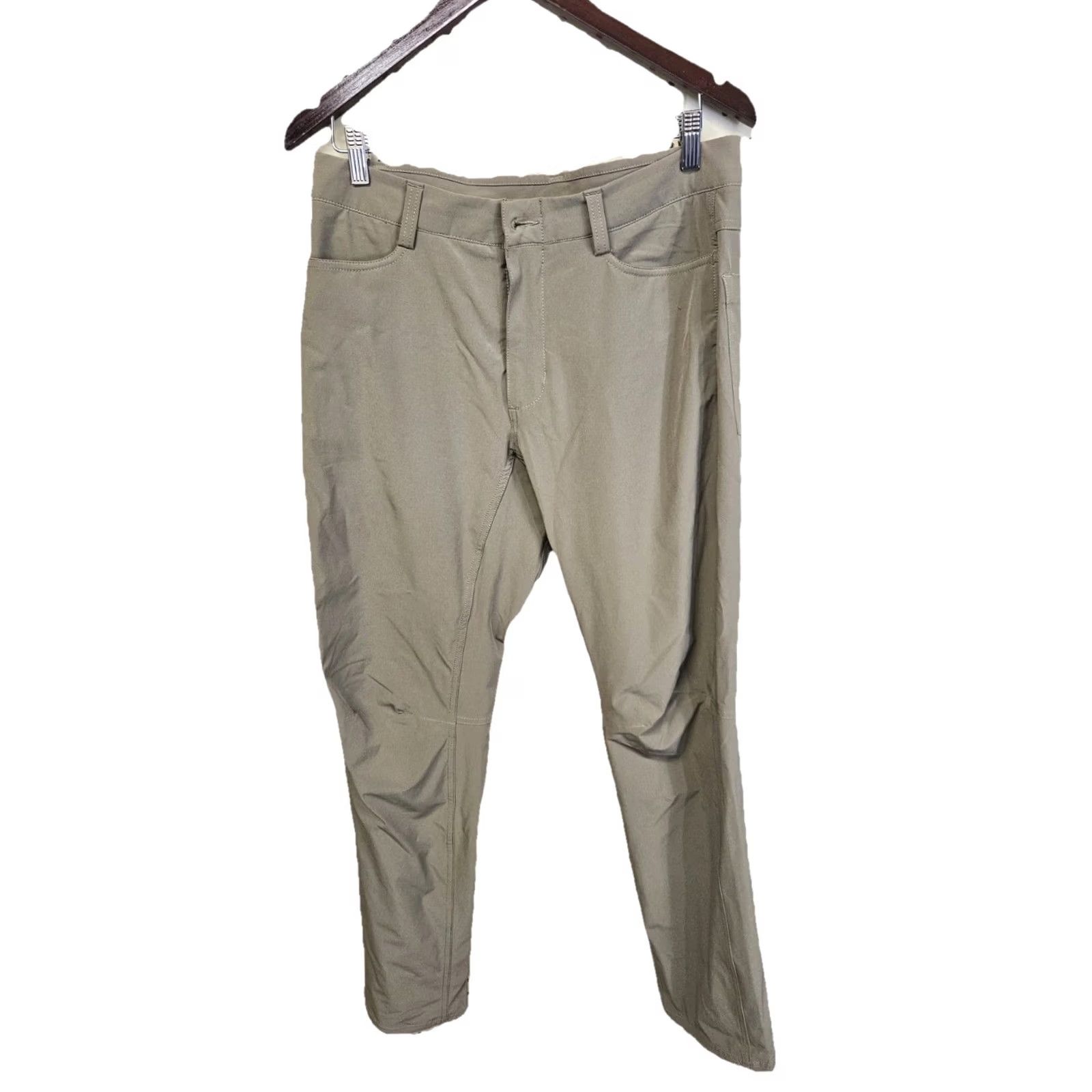 Under Armour Under Armour Men’s Tactical Performance Khaki Pants 32/32 Beige Solid Pants Mens 32/32 XS? Size US 32 / EU 48 - 2 Thumbnail