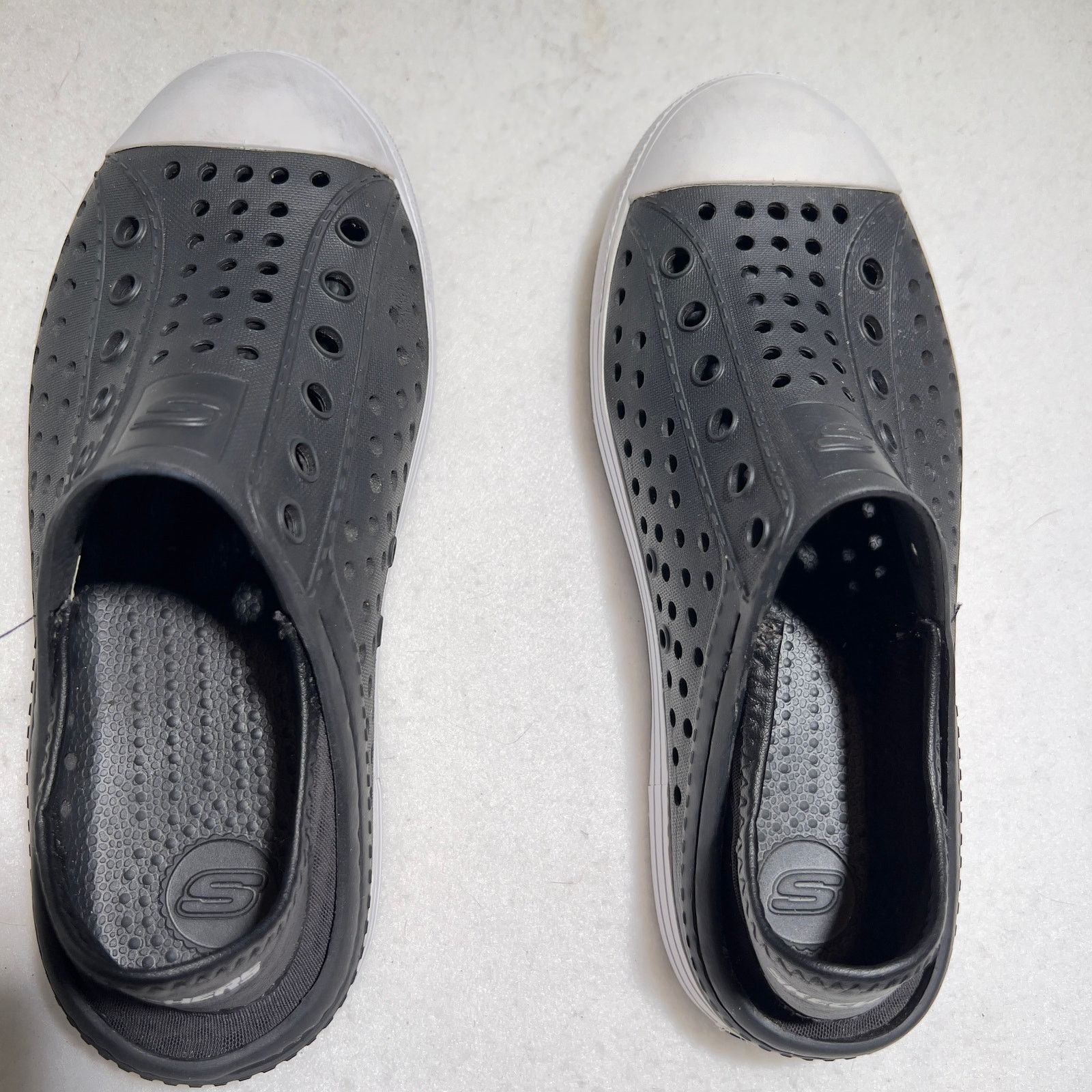 SKECHERS Skechers Slip On Shoes Kids Size 3 Rubber Uppers Black White Size US 4 / IT 34 - 2 Thumbnail