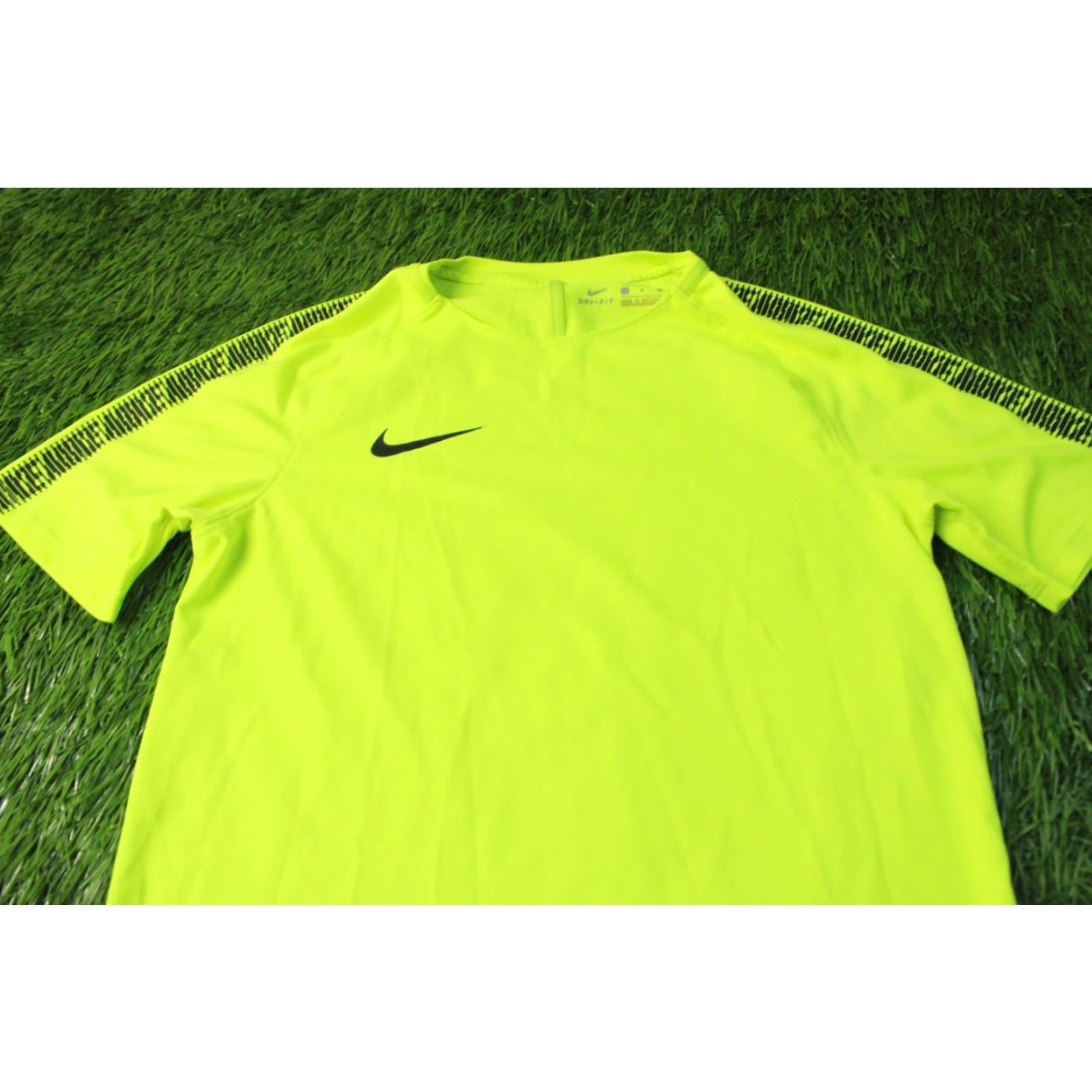 Nike Nike Squad Dri-Fit Original 2018 Men Football Soccer Shirt Jersey Tee Size S Neon Short Sleeve Regular 100% Polyester Football Nike Dri-FIT Mens Shirt Size US S / EU 44-46 / 1 - 2 Thumbnail