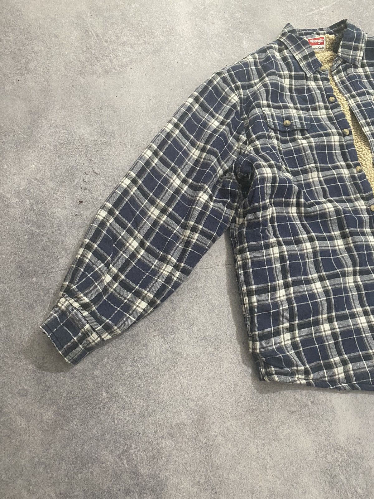 Vintage × Wrangler Vintage Wrangler Flannel Lined Blue Plaid Buttons Up Shirt Size US XL / EU 56 / 4 - 4 Thumbnail