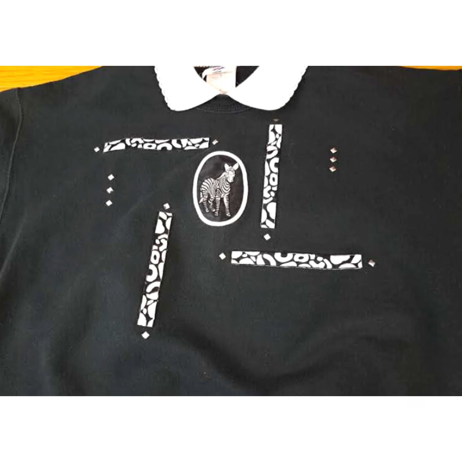 Jerzees VINTAGE Jerzees Sweatshirt Woman Collared Zebra Embroidered Medium Black Long Sleeve Pullover Canvas 100% Cotton Regular Size M / US 6-8 / IT 42-44 - 2 Thumbnail