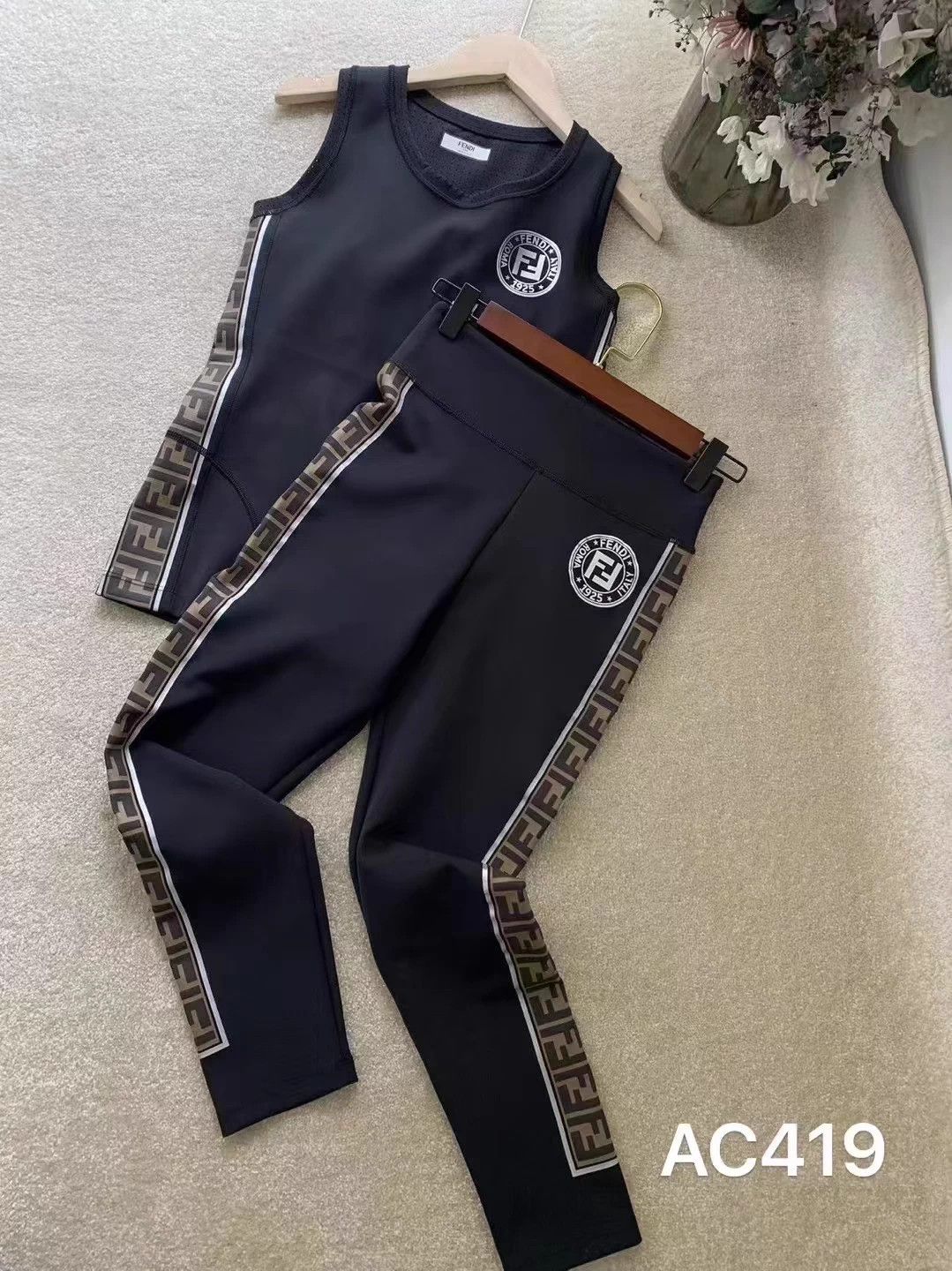 Fendi FENDI Sleeveless Sport Tracksuit New 42/38 AC419 Size XS / US 0-2 / IT 36-38 - 1 Thumbnail