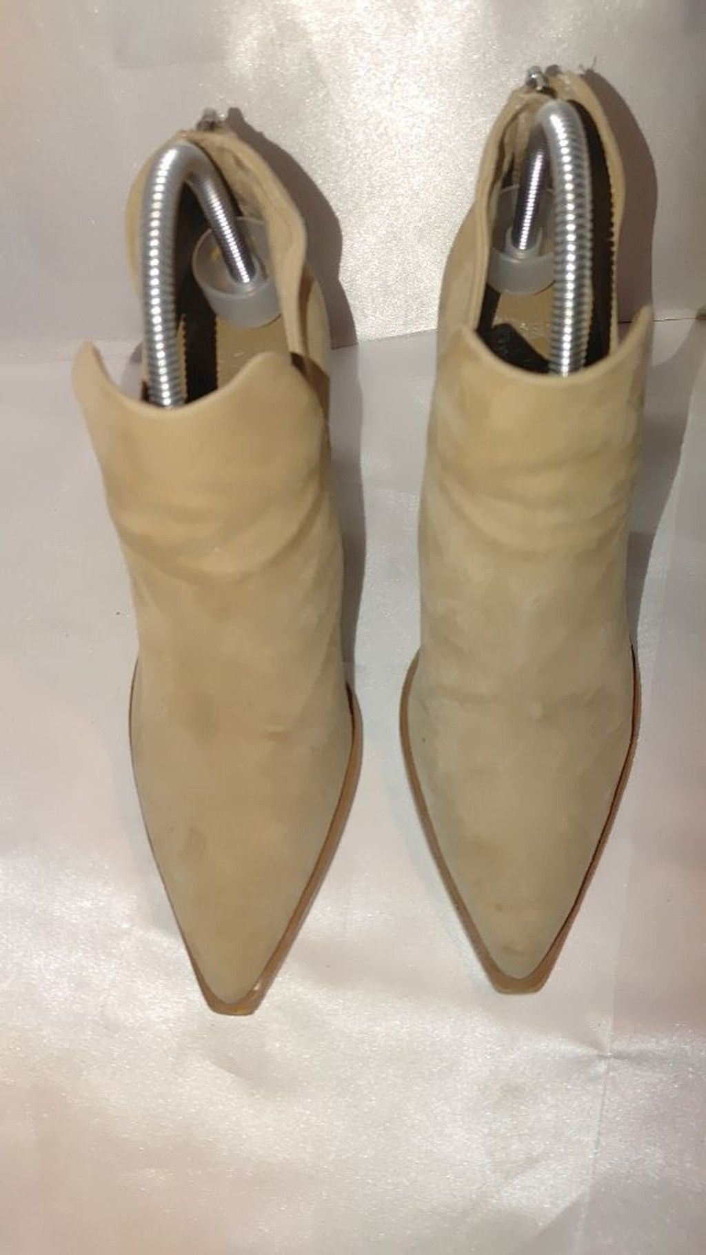 Vince Camuto Vince Camuto Gigietta Suede Booties Size 8M Size US 8 / IT 38 - 4 Thumbnail