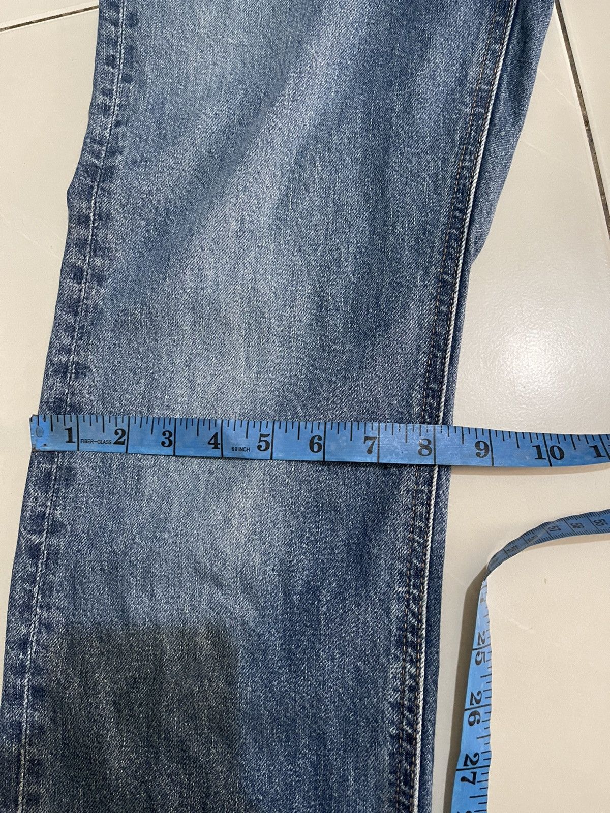 Uniqlo Uniqlo Distressed Washed Blue Straight Fit Jeans Size US 26 / EU 42 - 12 Thumbnail