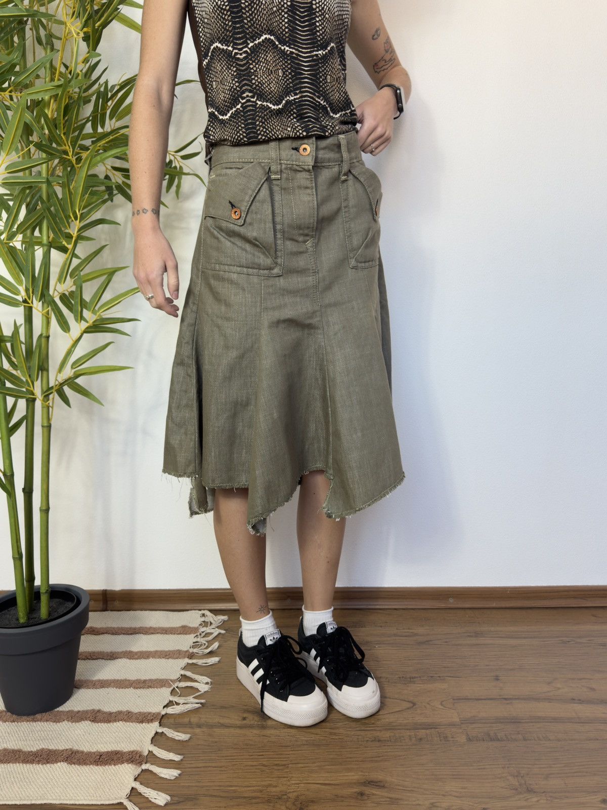 Evisu VINTAGE EVISU RARE JEANS PLATED MIDI SKIRT Size 28" / US 6 / IT 42 - 11 Thumbnail