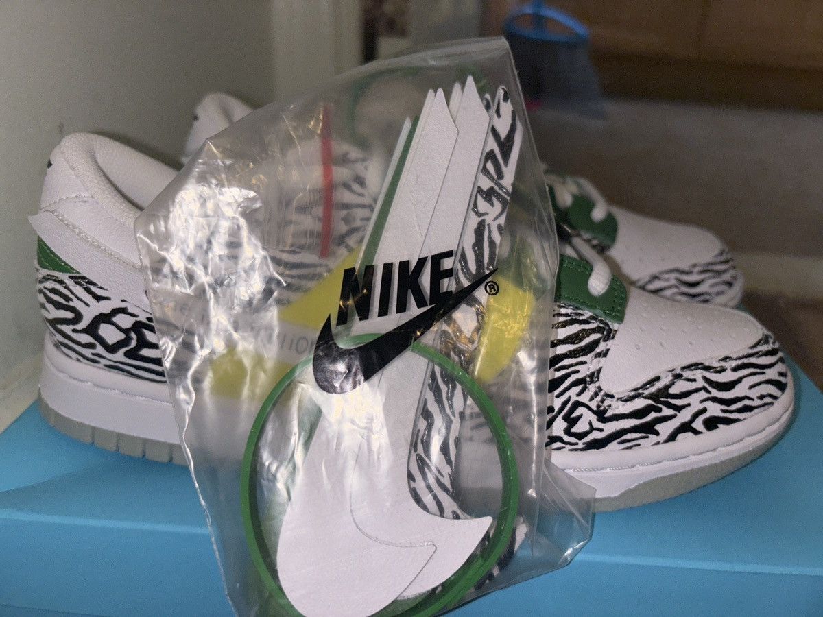 Nike Dorenbecher Zoe Dunk Low Size US 6 / EU 39 - 9 Thumbnail