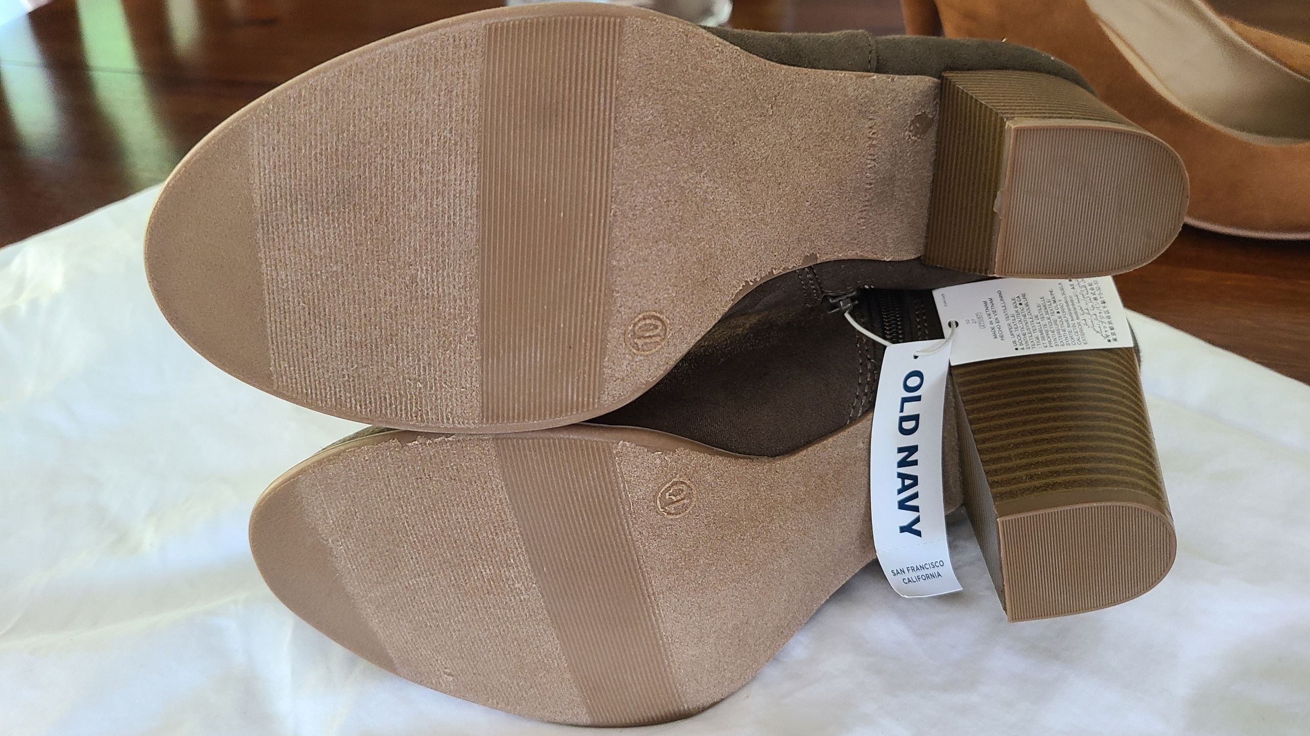 Old Navy *NWT* Olive Green Faux Suede Ankle Boots (size 10) Size US 10 / IT 40 - 4 Thumbnail