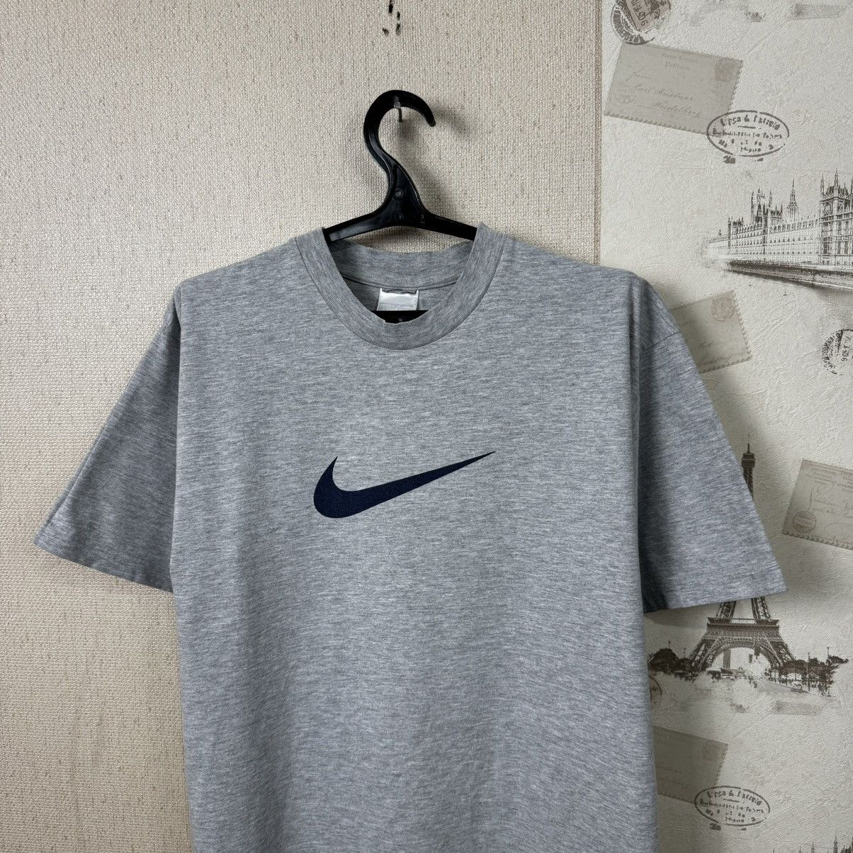 Nike × Vintage Vintage Nike 90s T shirt Centre Logo Gray XL Streetwear Size US XL / EU 56 / 4 - 7 Thumbnail