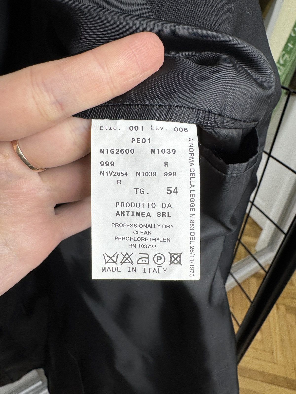 Emporio Armani Emporio Armani Black pure wool 3 buttons classic suit sz 54 Size 44R - 20 Thumbnail