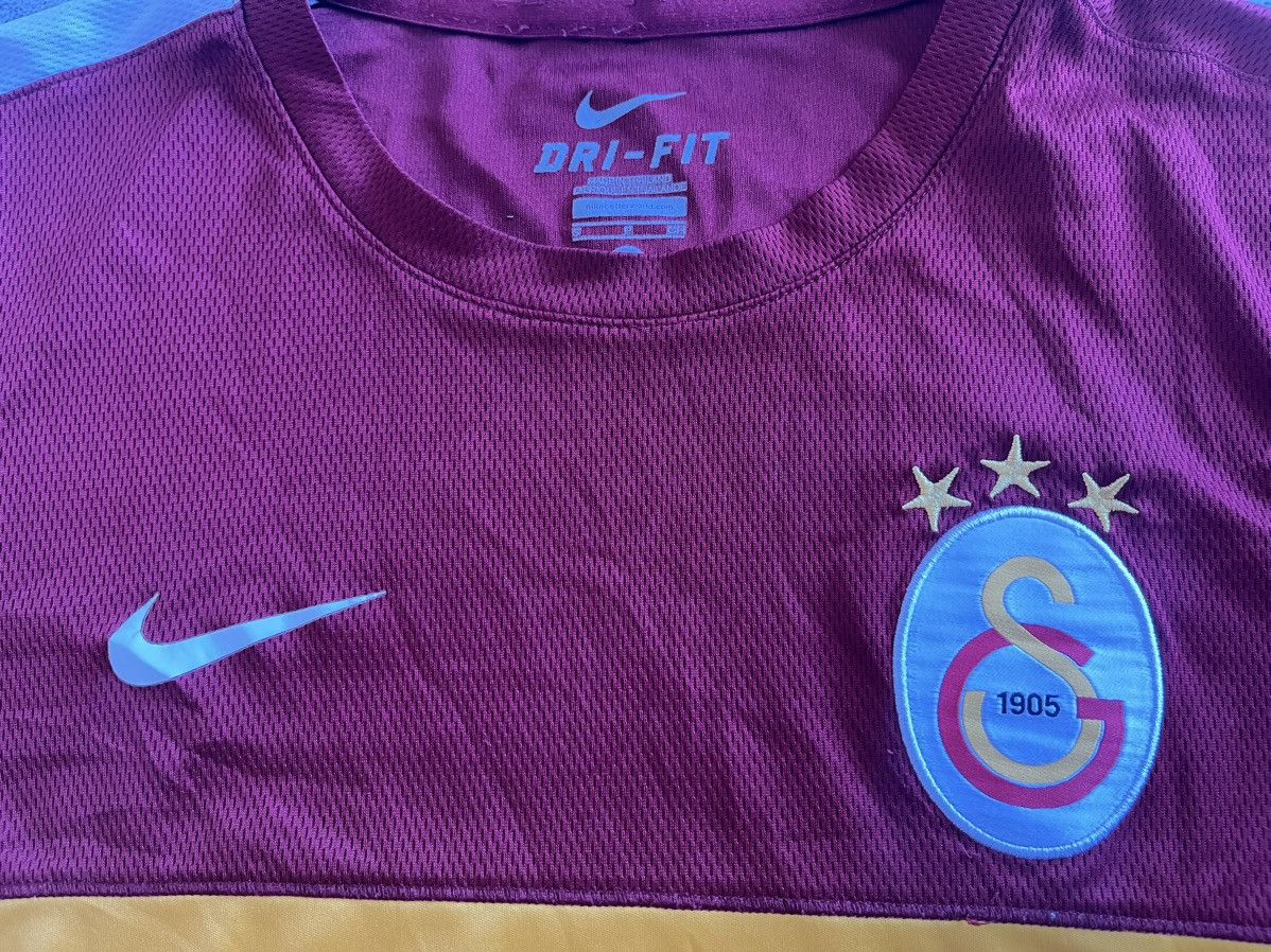 Nike GALATASARAY TURKEY NIKE TRAINING FOOTBALL SHIRT MENS SIZE S Size US S / EU 44-46 / 1 - 3 Thumbnail