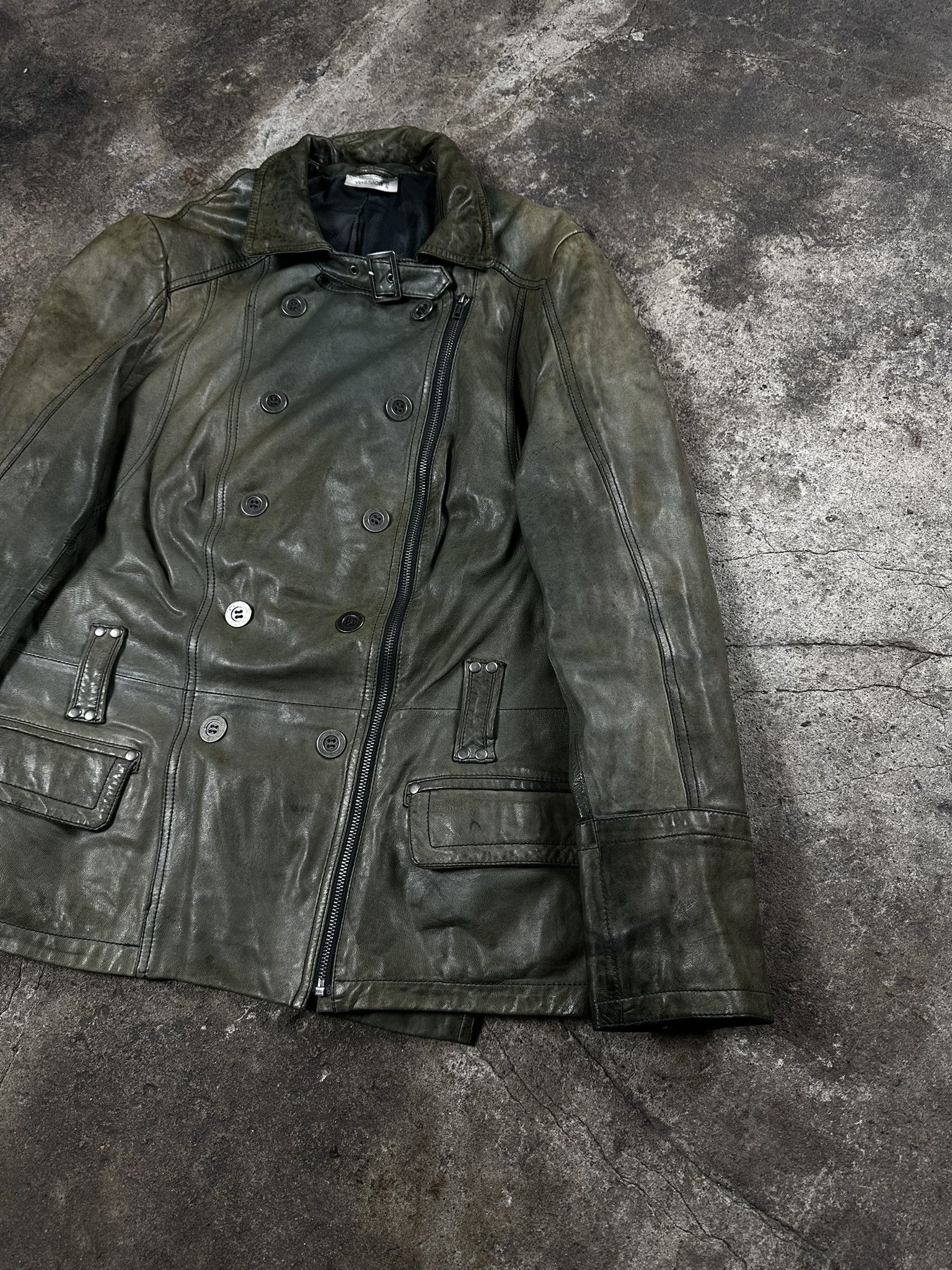 Vintage Vintage Avant Garde Double-Breasted Faded Leather Jacket Size US L / EU 52-54 / 3 - 3 Thumbnail