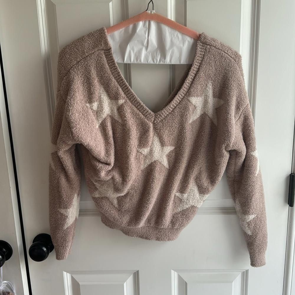 Francesca’s Wenny Star Knot Back Sweater Style: ST22S167-R