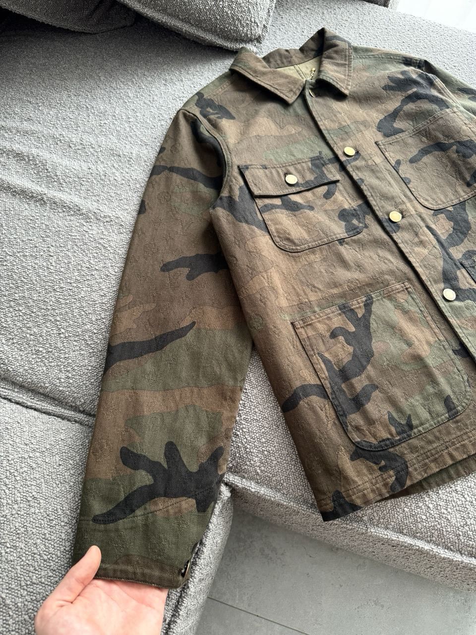 Louis Vuitton × Supreme LOUIS VUITTON x SUPREME CAMO MONOGRAM DENIM TRUCKER JACKET Size US S / EU 44-46 / 1 - 6 Thumbnail