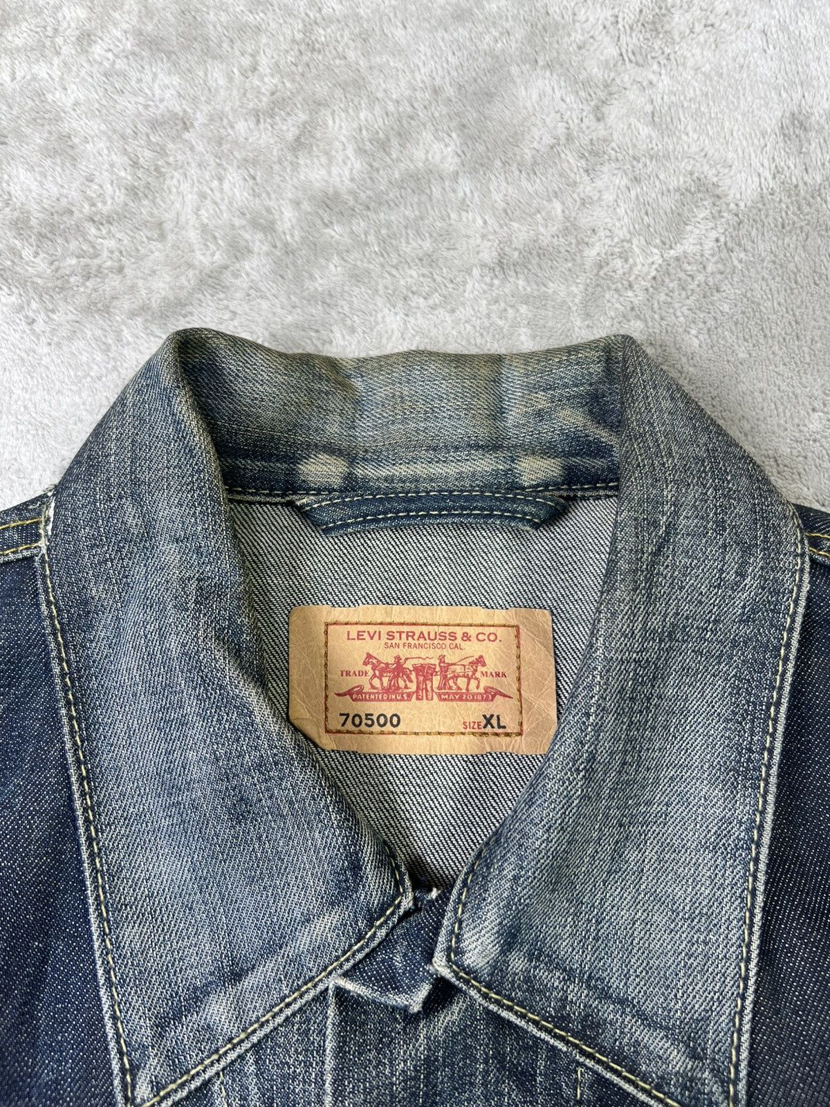 Levi's Vintage Clothing Vintage Y2K Levi’s 70500 Denim Trucker Jacket XL Distressed Size US XL / EU 56 / 4 - 6 Thumbnail