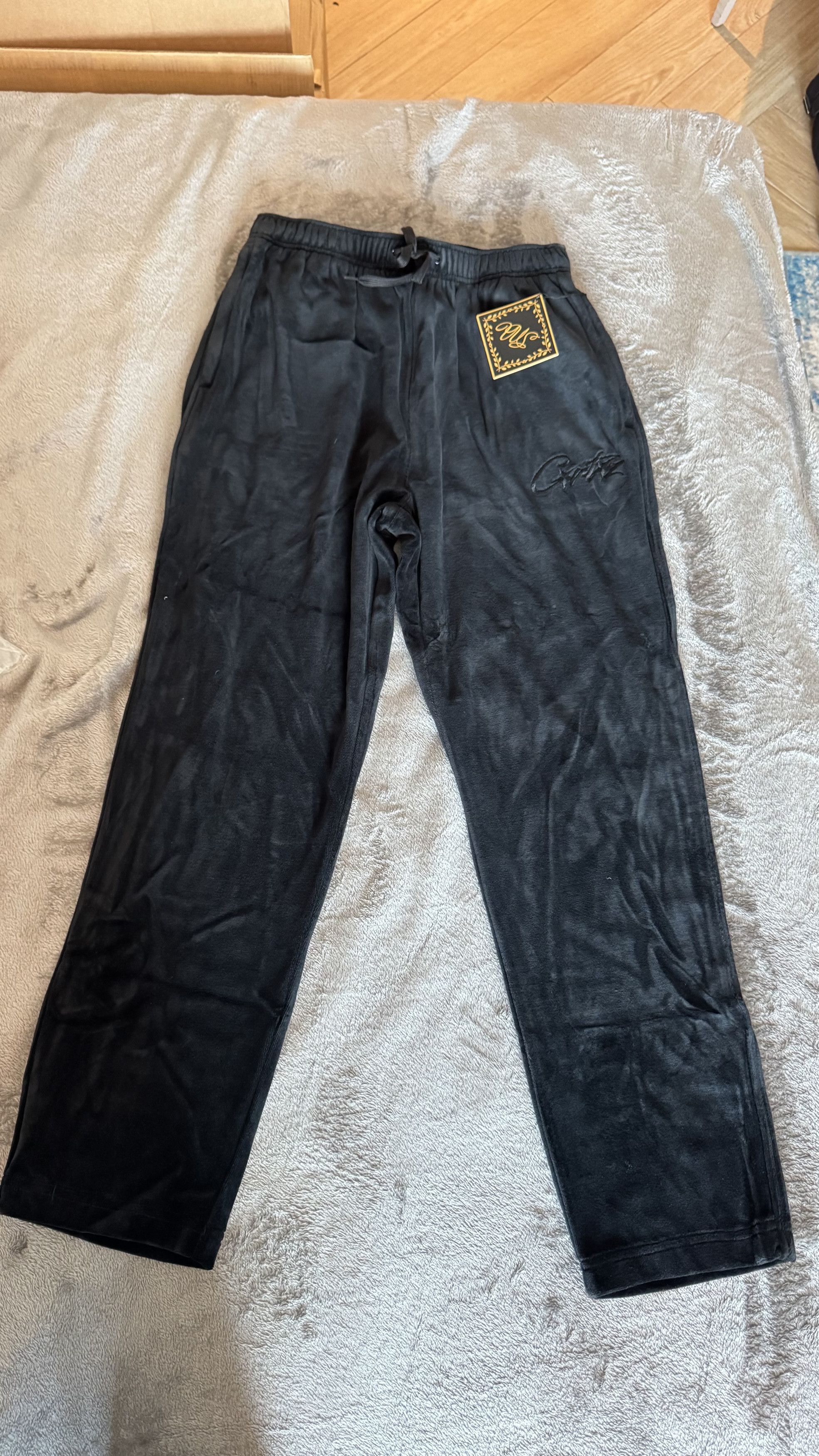トップス Corteiz Velour Track Pants - Black Corteiz CORTEIZ VVS VELOUR BOTTOMS [TRIPLE BLACK] | Grailed