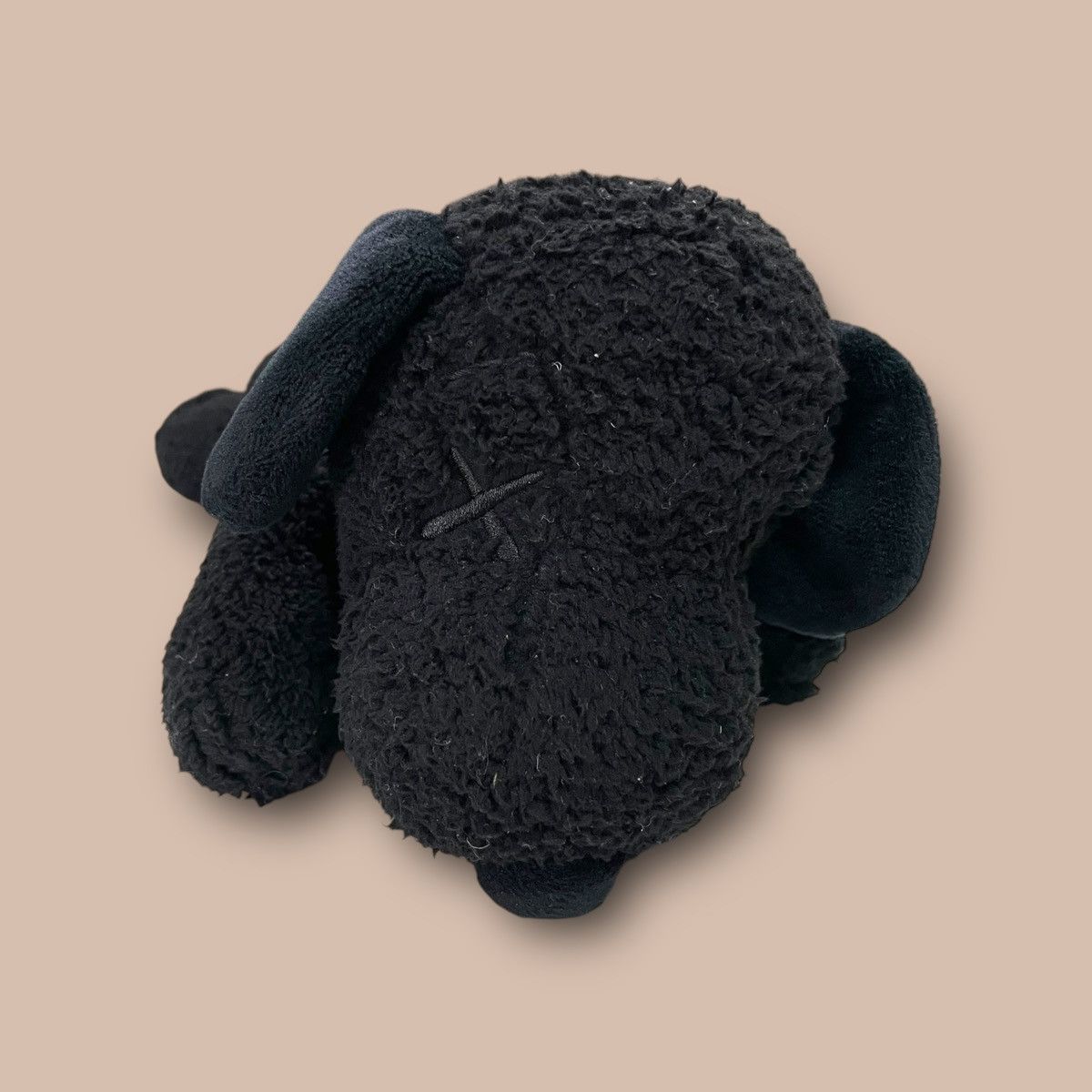 Kaws × Peanuts × Uniqlo KAWS x Uniqlo x Peanuts Snoopy Plush (Small) Dolls Size ONE SIZE - 7 Thumbnail