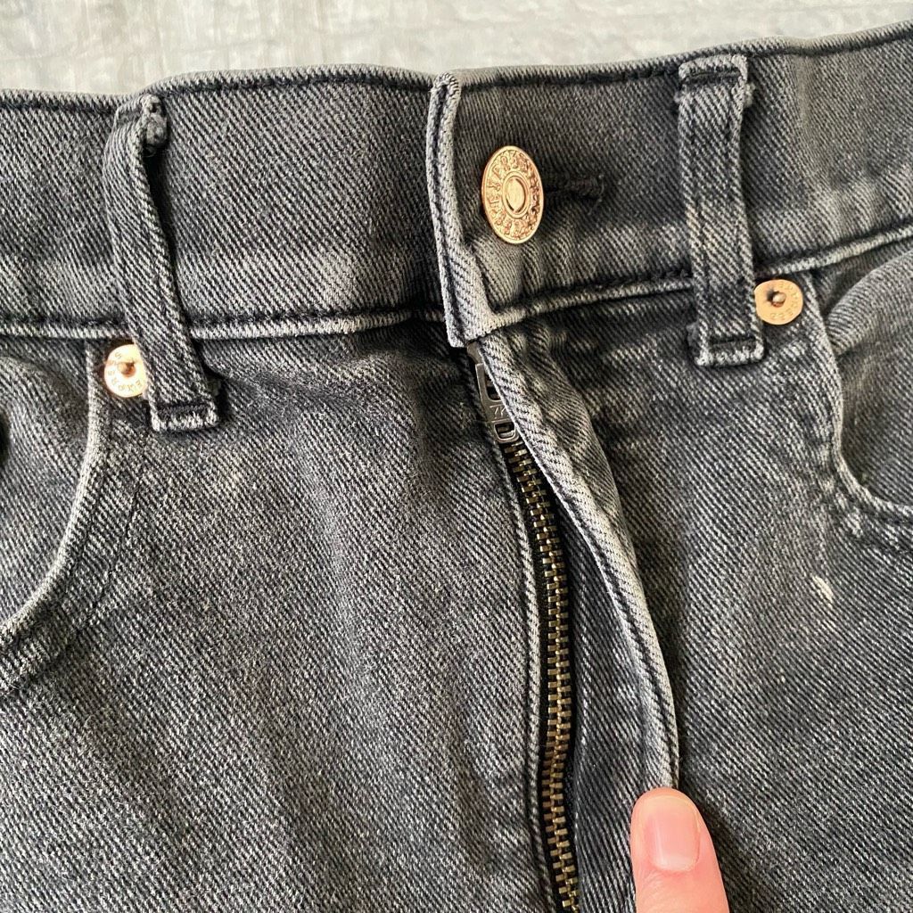 Express Express women 2R slim super high rise distressed ripped jean Size 26" / US 2 / IT 38 - 4 Thumbnail