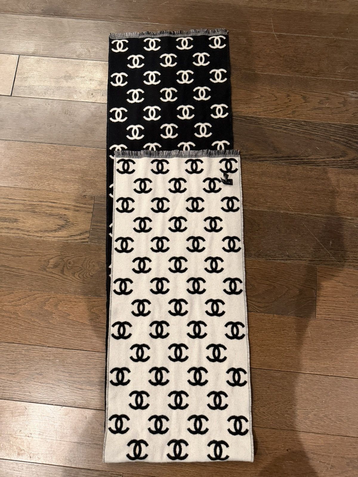 Chanel Chanel CC Reversible Scarf w/ wool & cashmere BRAND NEW Size ONE SIZE - 3 Thumbnail