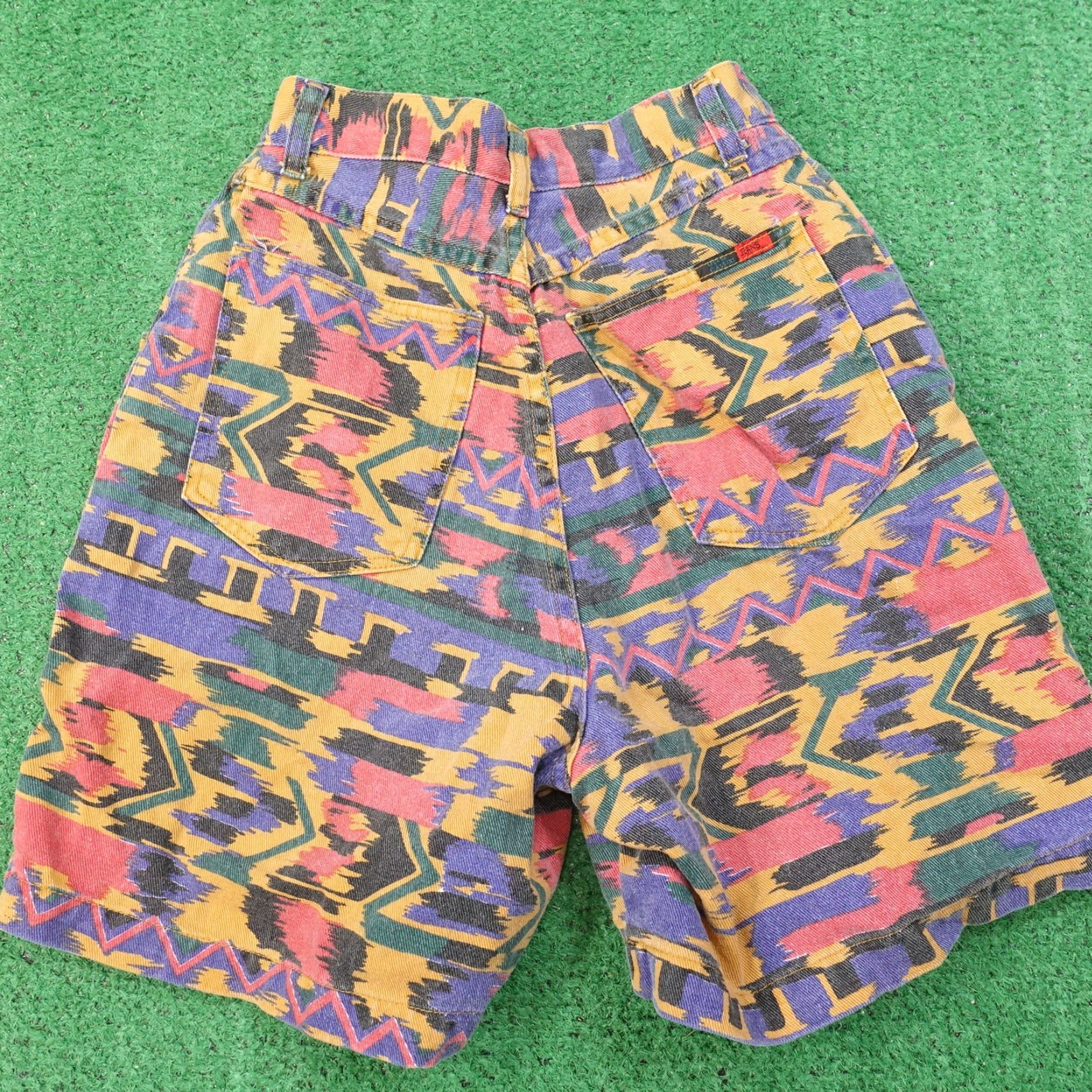 Oleg Cassini Oleg Cassini Vintage Aztec Print Denim Shorts Women’s Size 6/24 Casual Summer Fashion Size 28" / US 6 / IT 42 - 4 Thumbnail