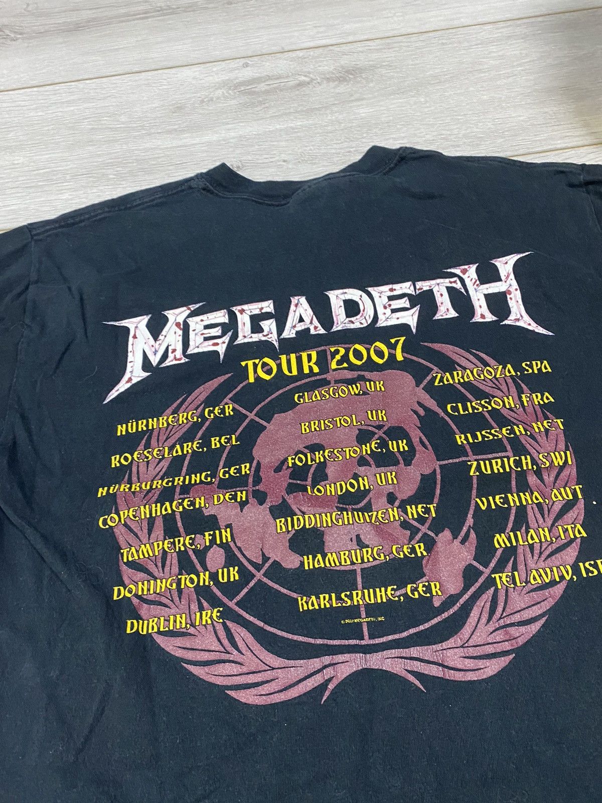 Band Tees Megadeth 2007 vintage tour t-shirt Held hostage by oil Size US M / EU 48-50 / 2 - 3 Thumbnail