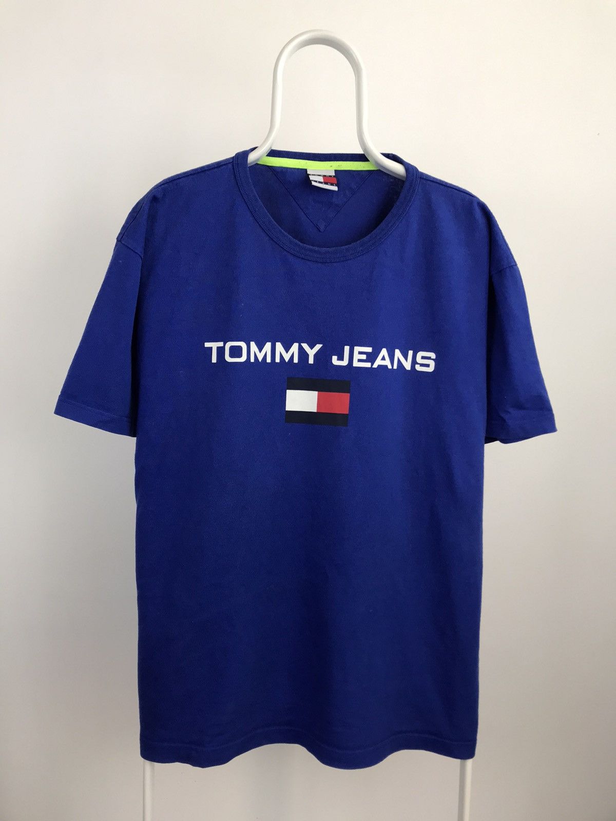 Tommy Hilfiger Vintage Tommy Hilfiger Jeans Big Logo tee Size US XL / EU 56 / 4 - 1 Thumbnail