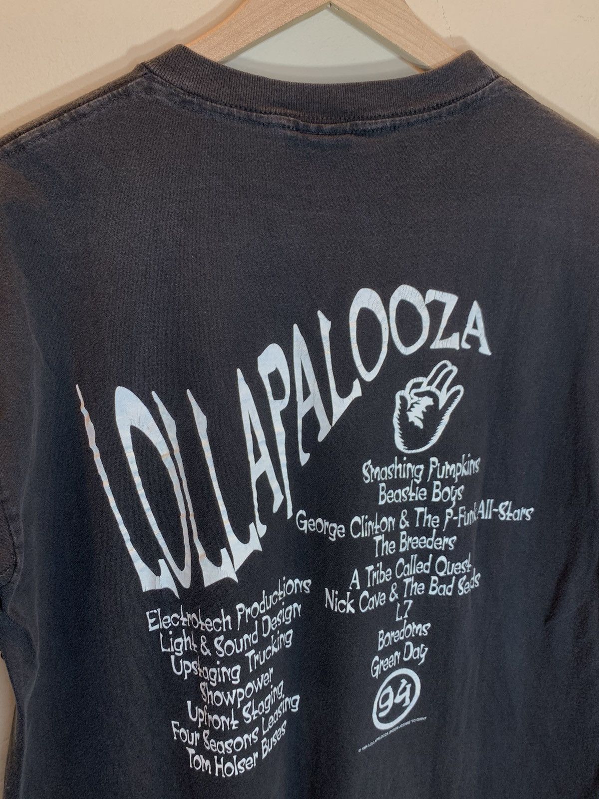 Band Tees *RARE* Vintage 1994 Lollapalooza Local Crew Giant T-Shirt Size US L / EU 52-54 / 3 - 4 Thumbnail