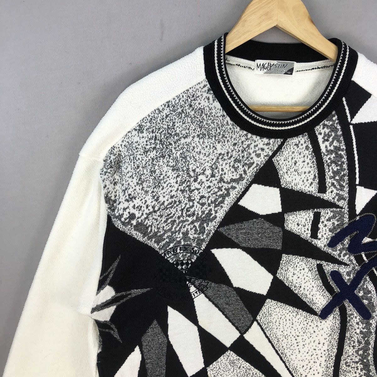 Japanese Brand Vintage 2000s Magic Son Black Monotone Sweater Size US L / EU 52-54 / 3 - 2 Thumbnail