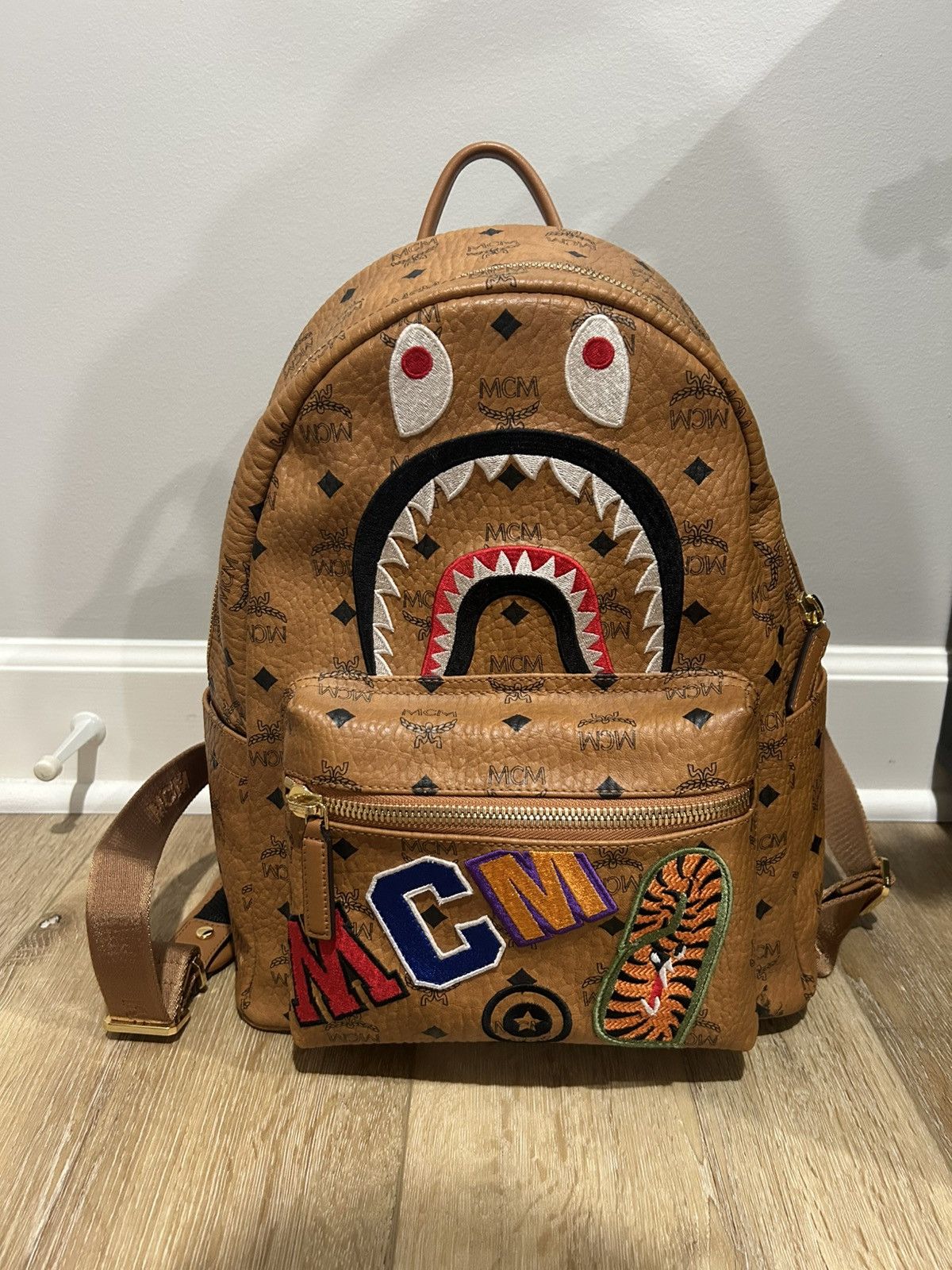 A BATHING APE / MCM Shark Stark Bac