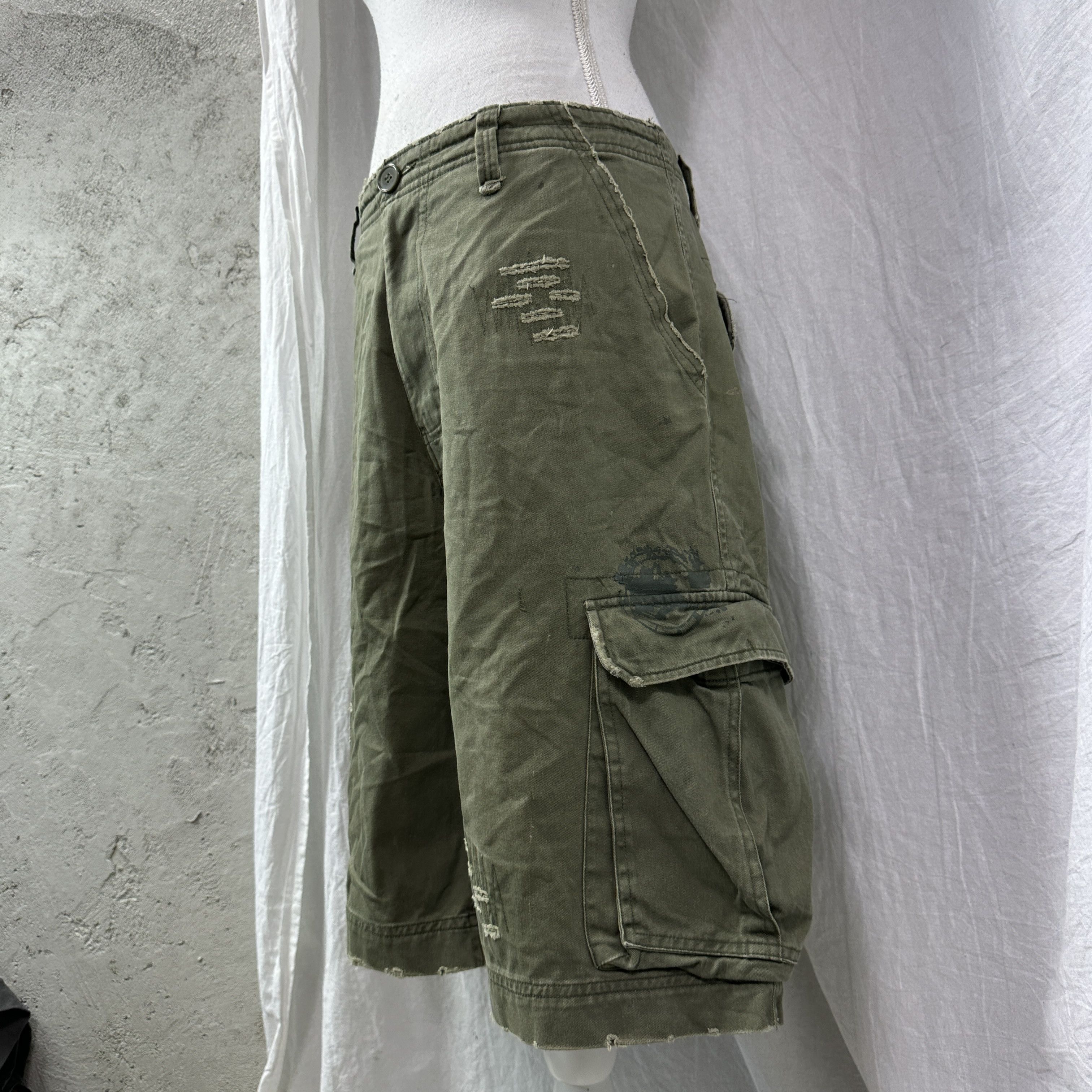 Vintage Vintage Casual Streetwear Cargo Military Styled Shorts 00s Size US 29 - 8 Thumbnail