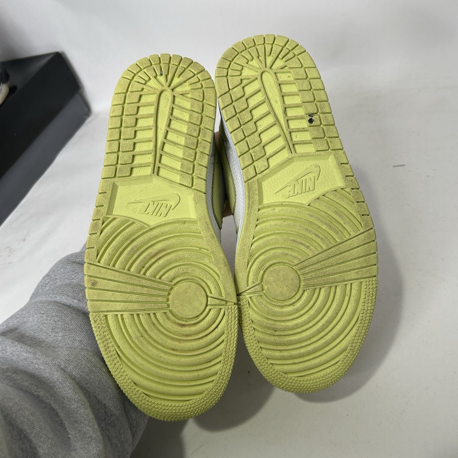 Jordan Brand Nike Air Jordan 1 Low WMNS “Limelight/White Light Green” Size US 8.5 / IT 38.5 - 7 Thumbnail
