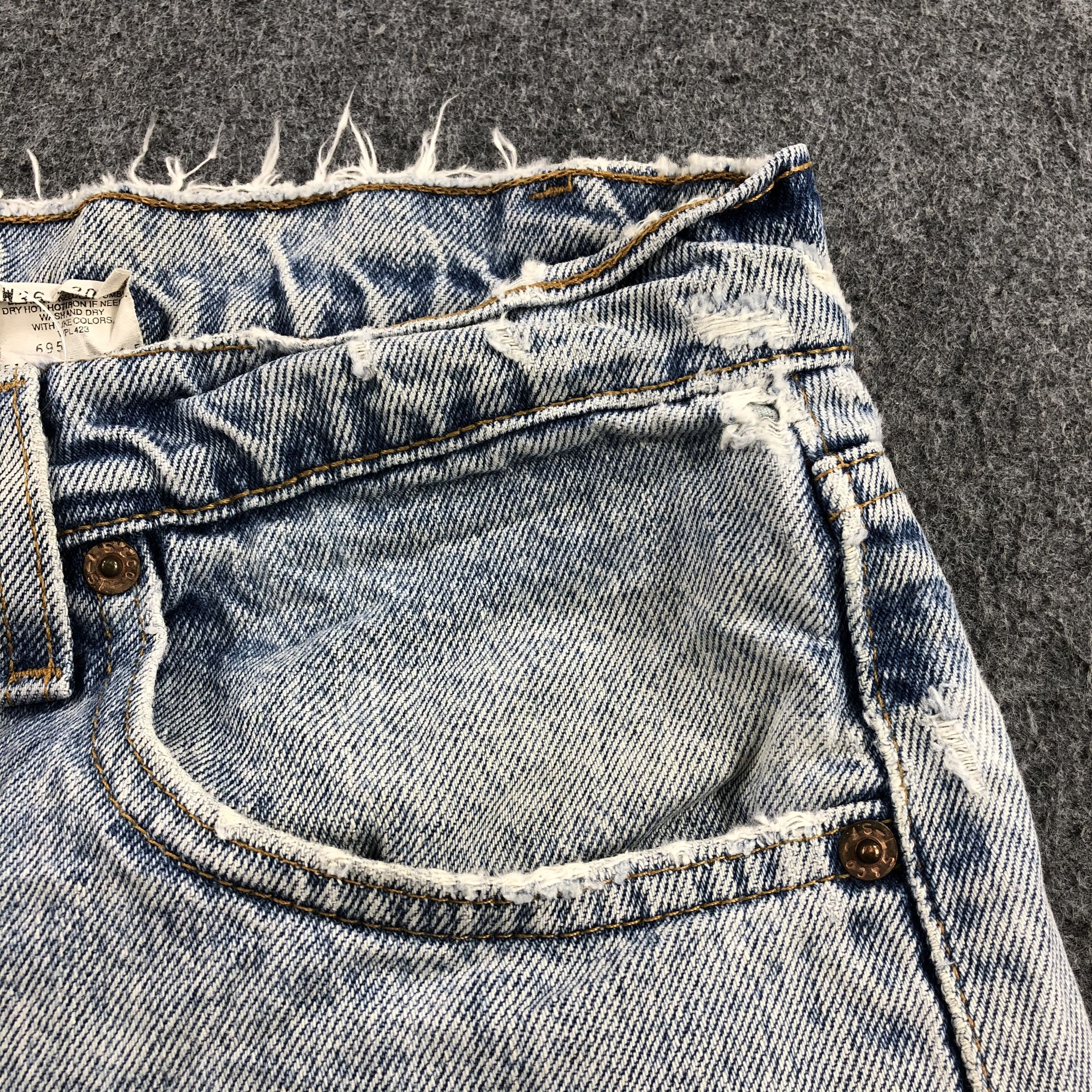 Levi's Vintage 90s Light Wash Levis 550 Jeans-J2188 Size US 33 - 12 Thumbnail