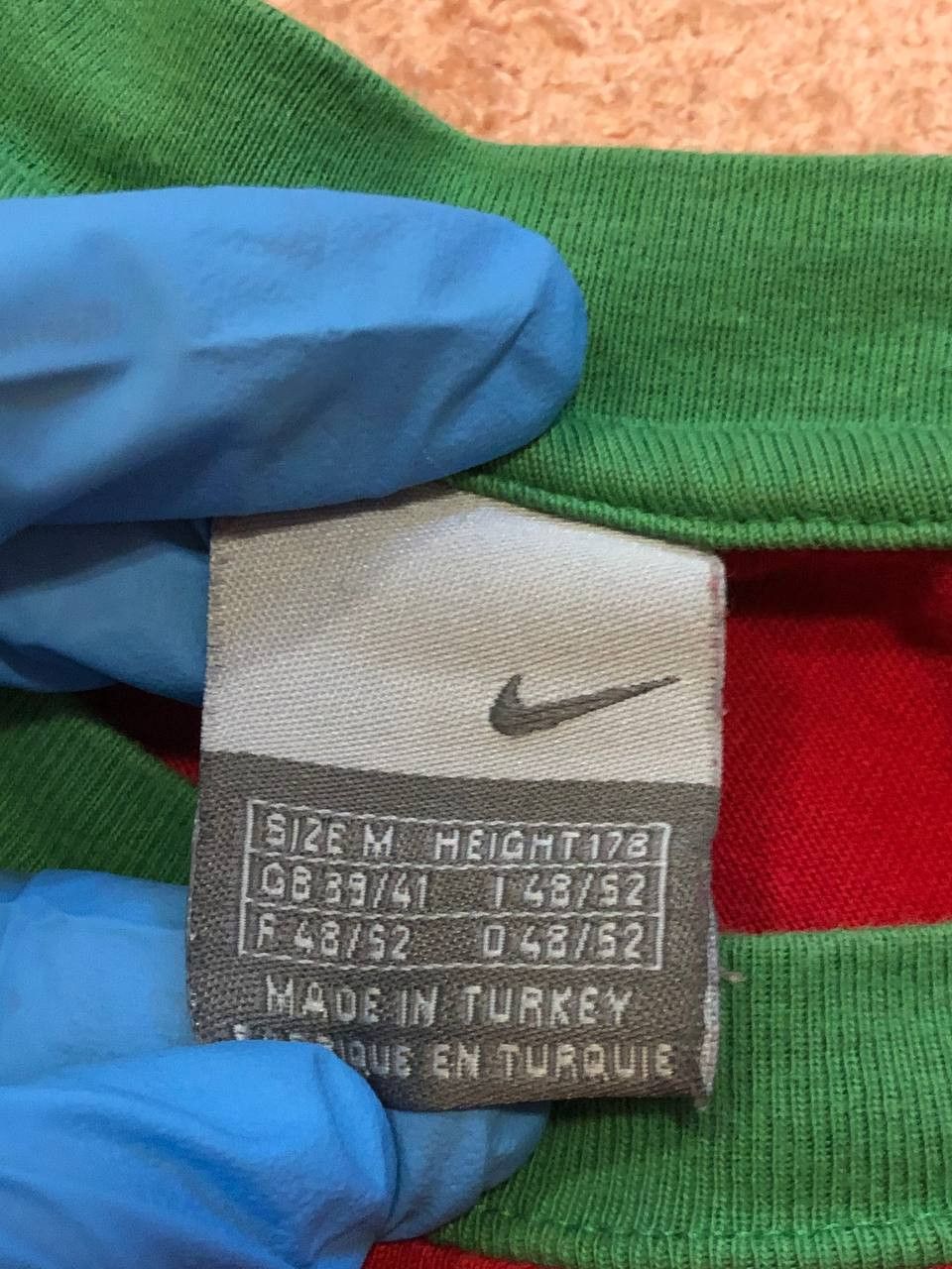 Nike Vintage Nike big print T-Shirt crazy Y2K size M streetwear Size US M / EU 48-50 / 2 - 2 Thumbnail