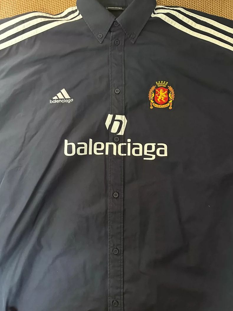 Balenciaga size 2 Co-branded shirt football Manchester Unit