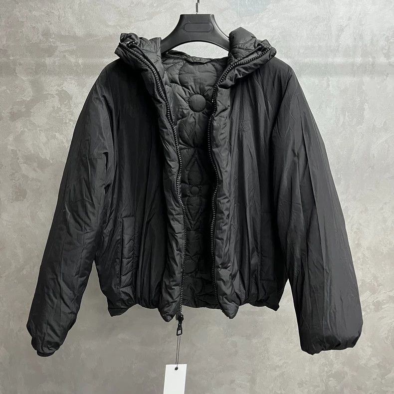Louis Vuitton Louis Vuitton Black floral quilted down jacket 2502-Nextar Size US M / EU 48-50 / 2 - 4 Thumbnail