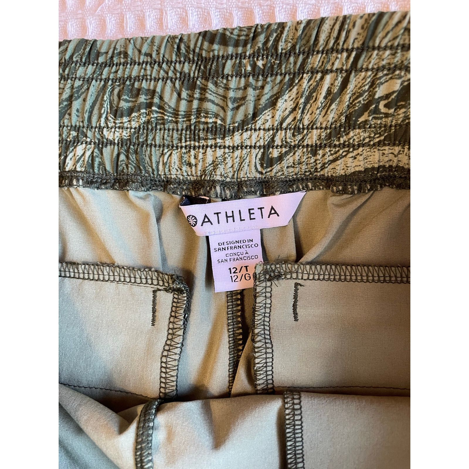Athleta Athleta Brooklyn Green Marble Print Bermuda Long Shorts 12T Size 34" / US 12 / IT 48 - 3 Thumbnail