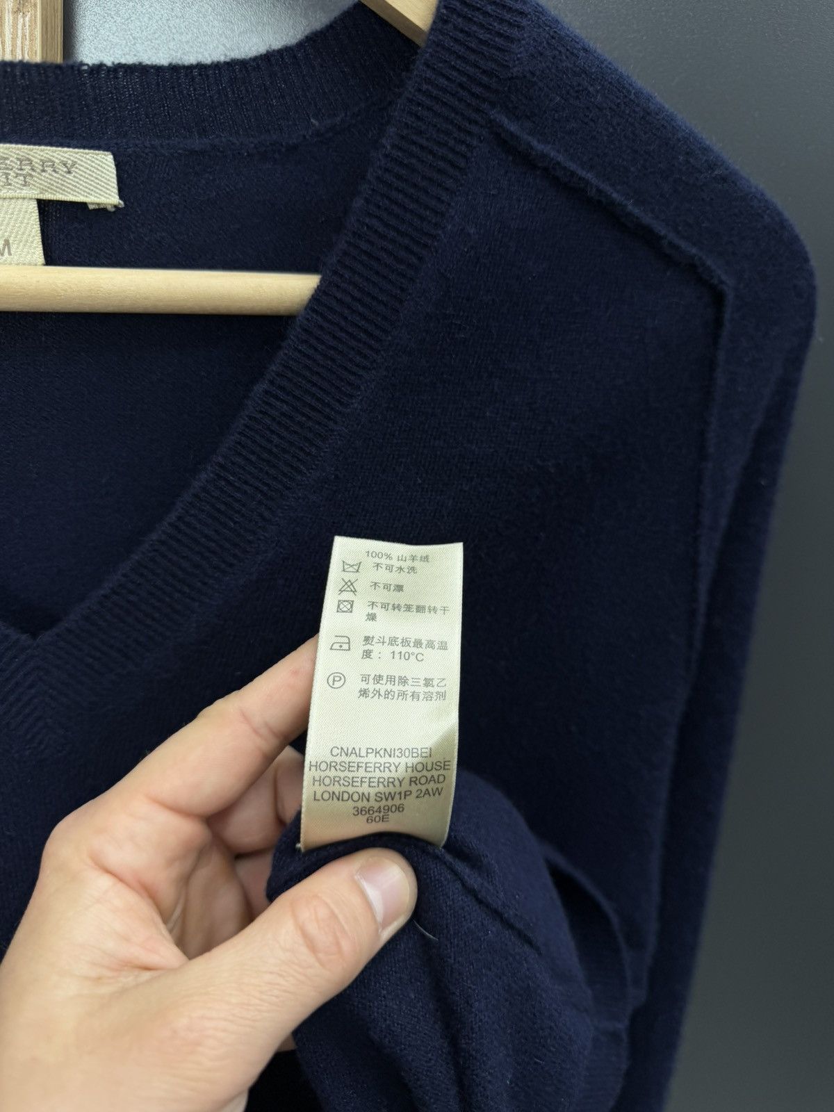 Burberry Burberry Cashmere Sweater V Neck Navy Size M Size US M / EU 48-50 / 2 - 8 Thumbnail
