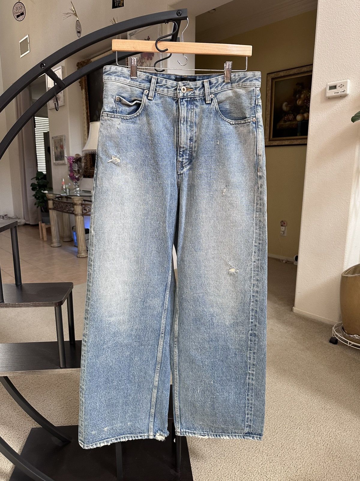 STEVE DISTRESSED SELVEDGE JEANS IN DENIM – VUJA DÉ