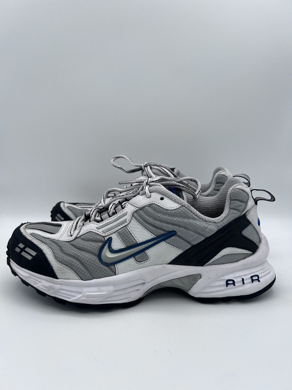 Nike NICE 2007 Nike Air Copious Shoes Mens US10 White Gray Size US 10 / EU 43 - 4 Thumbnail