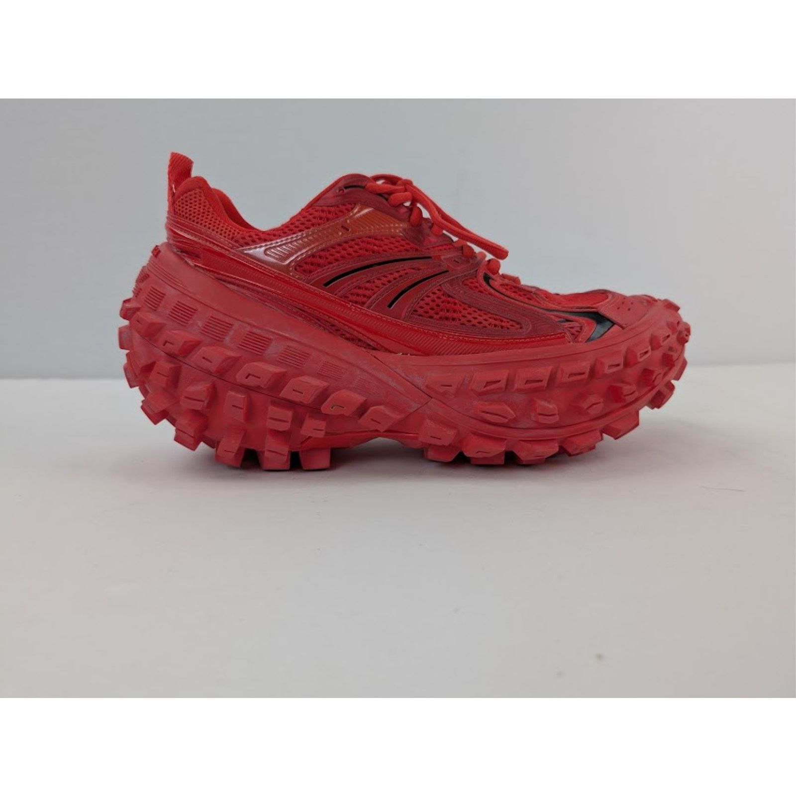 Balenciaga o1rshd1 Bouncer / Defender Sneaker in Red / Black Size US 11 / EU 44 - 1 Thumbnail
