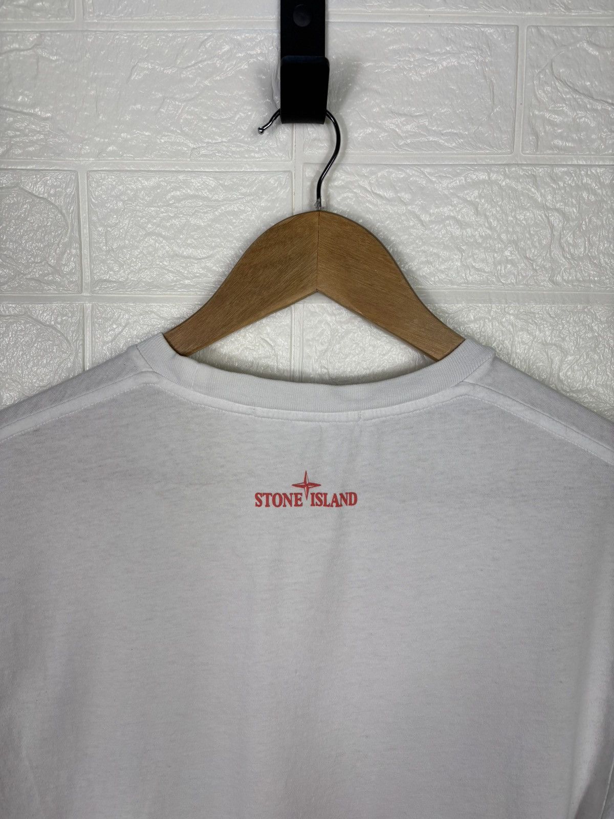 Stone Island Stone Island T-Shirt White Red Big Logo Size S Men’s Size US S / EU 44-46 / 1 - 11 Thumbnail