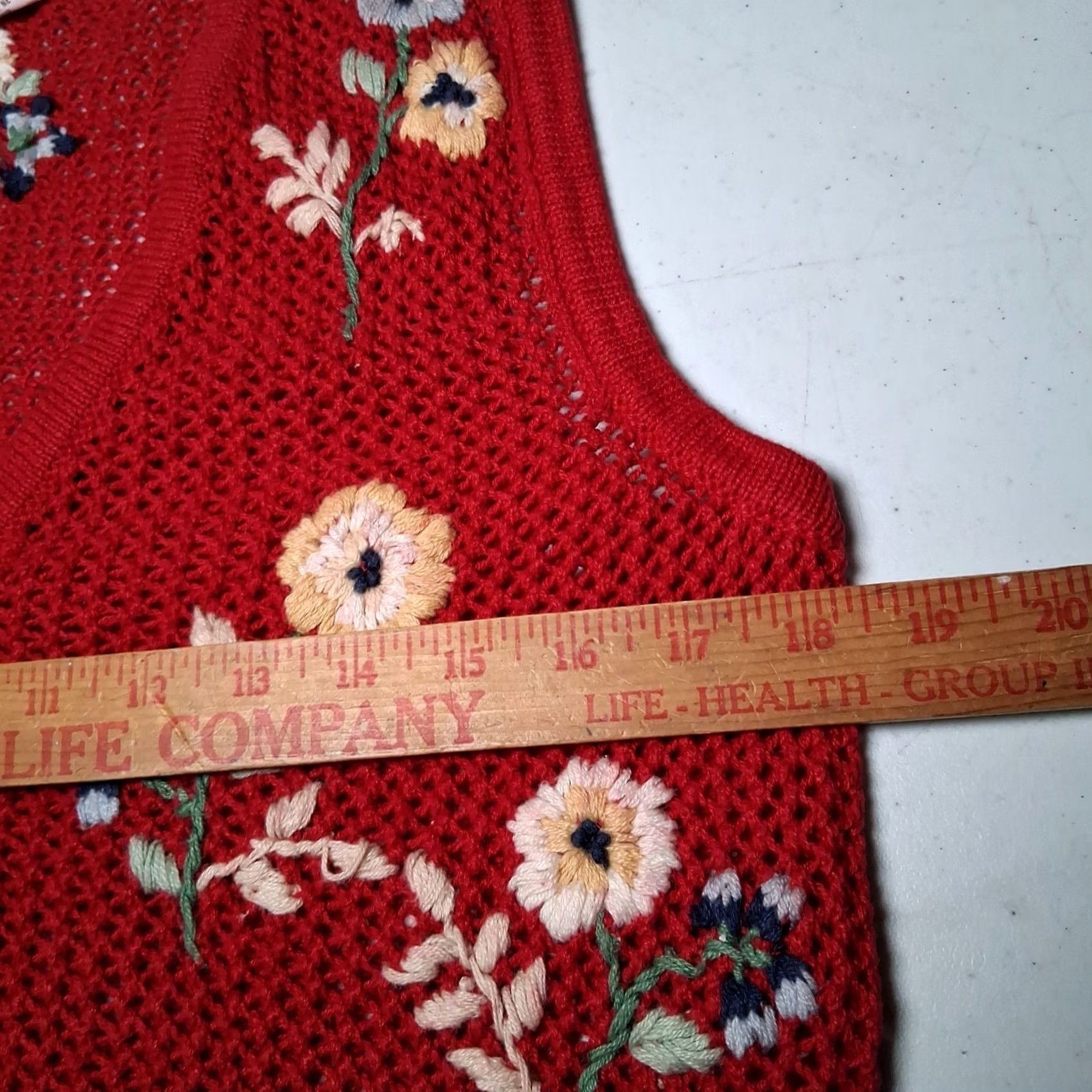 Jantzen VINTAGE Jantzen Sweater Vest Women S Red Hand Embroidered Floral Open Knit Size S / US 4 / IT 40 - 4 Thumbnail