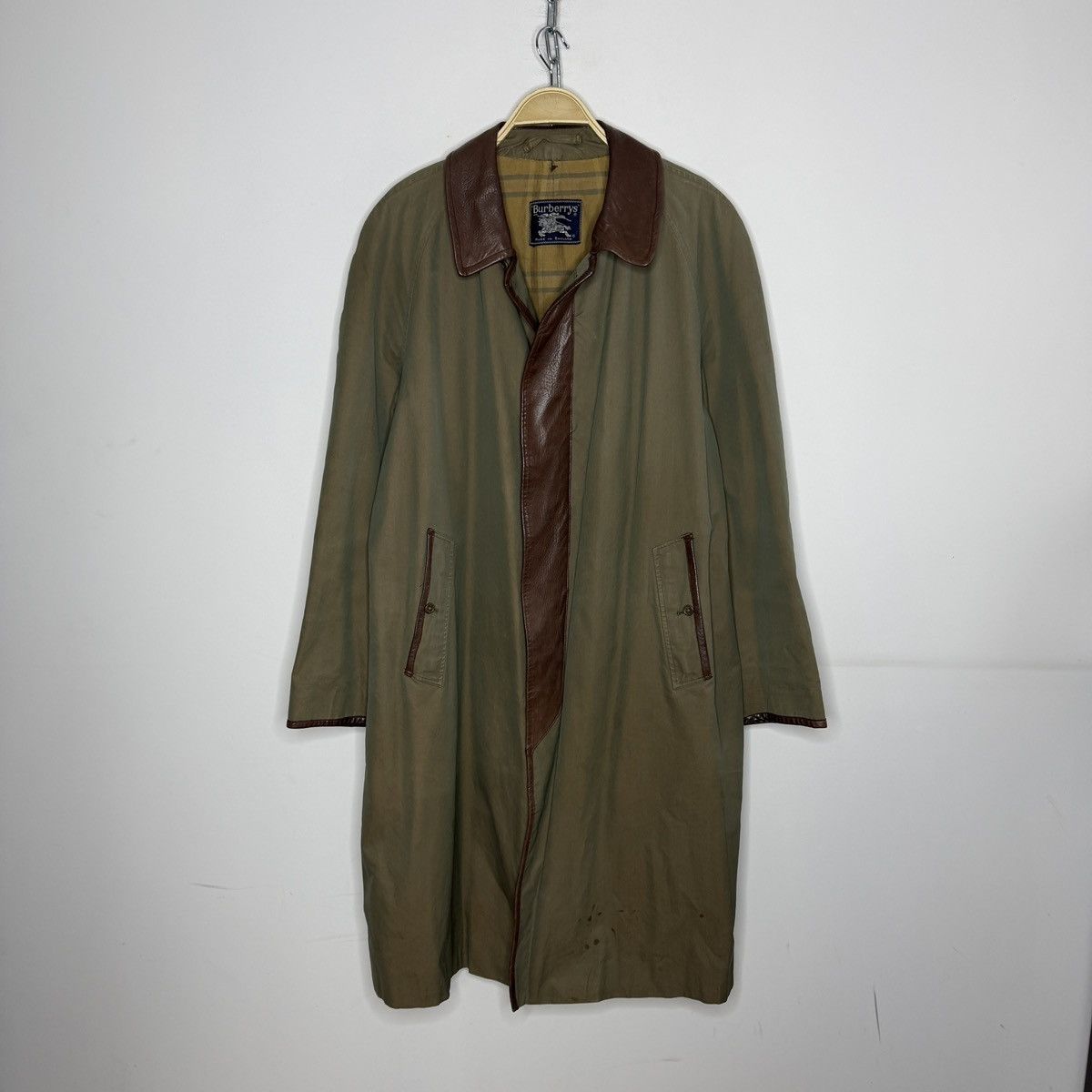 Burberry Vintage Burberry London Trench Coat Leather Collar Accents Size US L / EU 52-54 / 3 - 1 Thumbnail