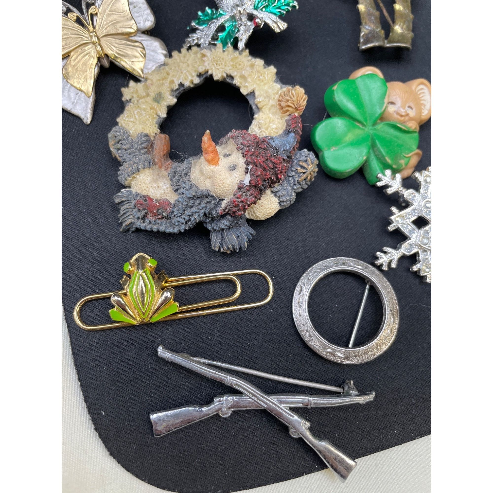 Other Vintage Women's Lot of 21 Pins/ Brooches Variety SKU 6088 Size ONE SIZE - 5 Thumbnail