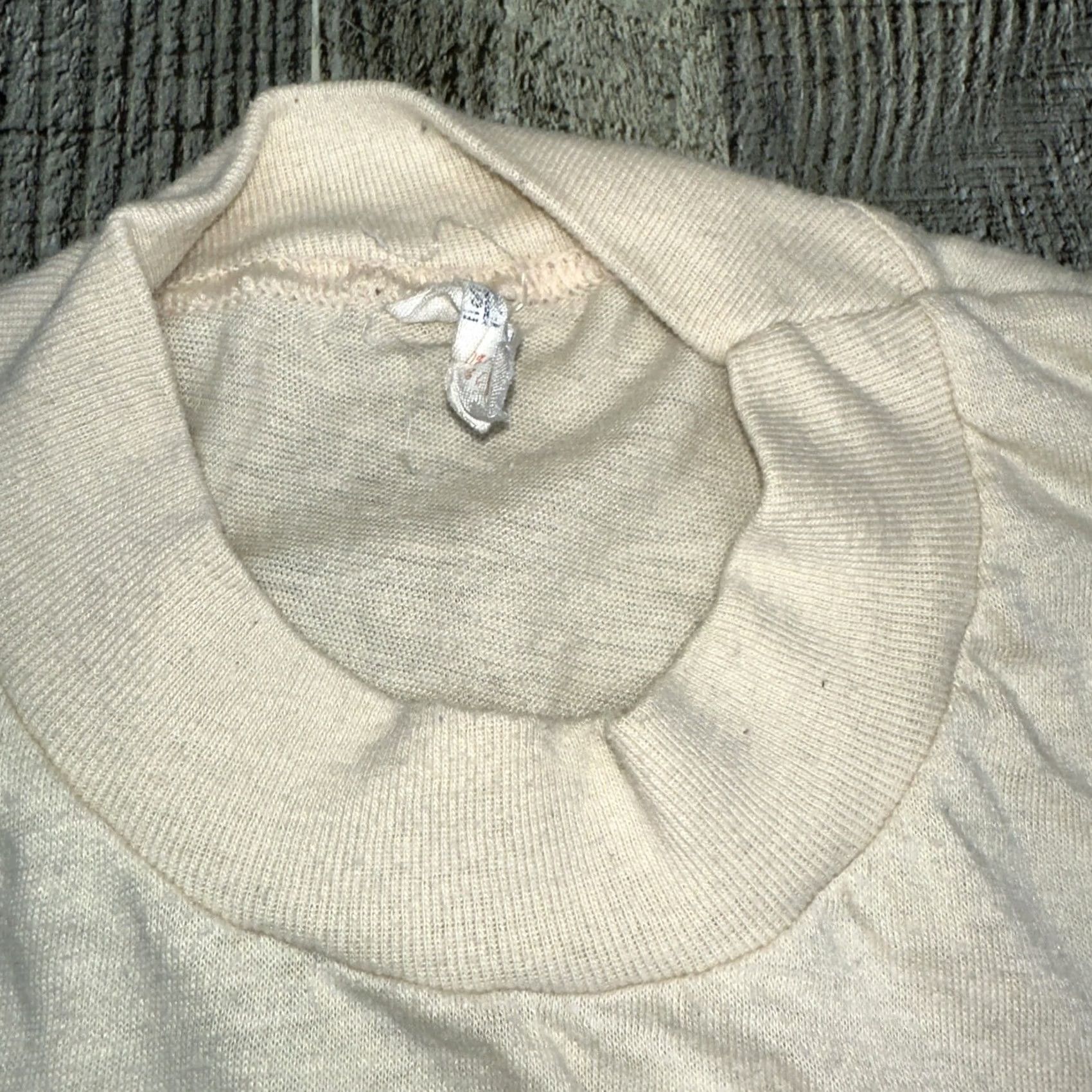 Vintage VINTAGE 1980s Sportswear T-Shirt Beige Size L Women USA 42/44 Single Stitch (note: 42/44 as size) Size L / US 10 / IT 46 - 4 Thumbnail