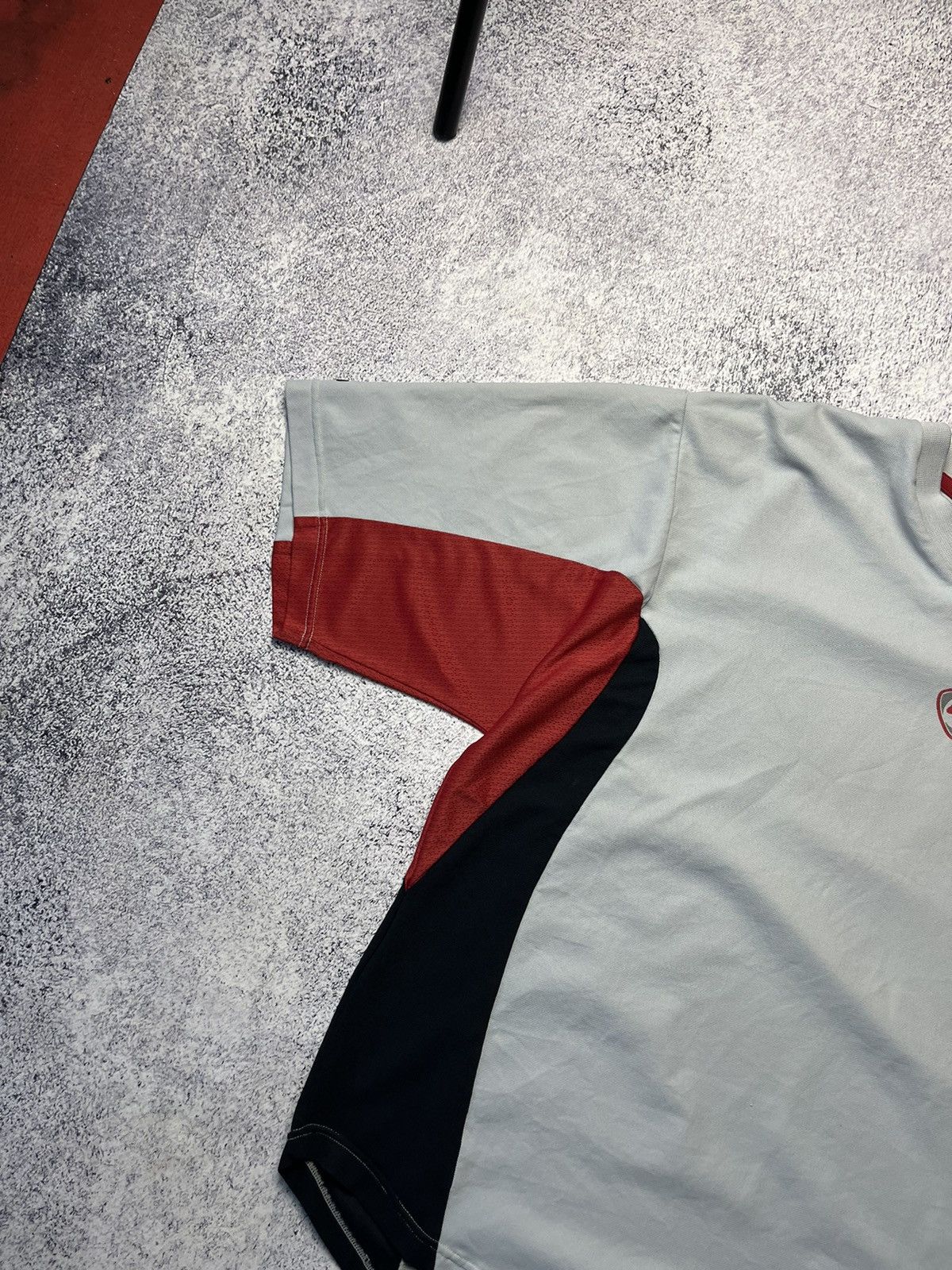 Nike Mens Vintage Nike T-Shirt centre swoosh Rare Size US XL / EU 56 / 4 - 7 Thumbnail
