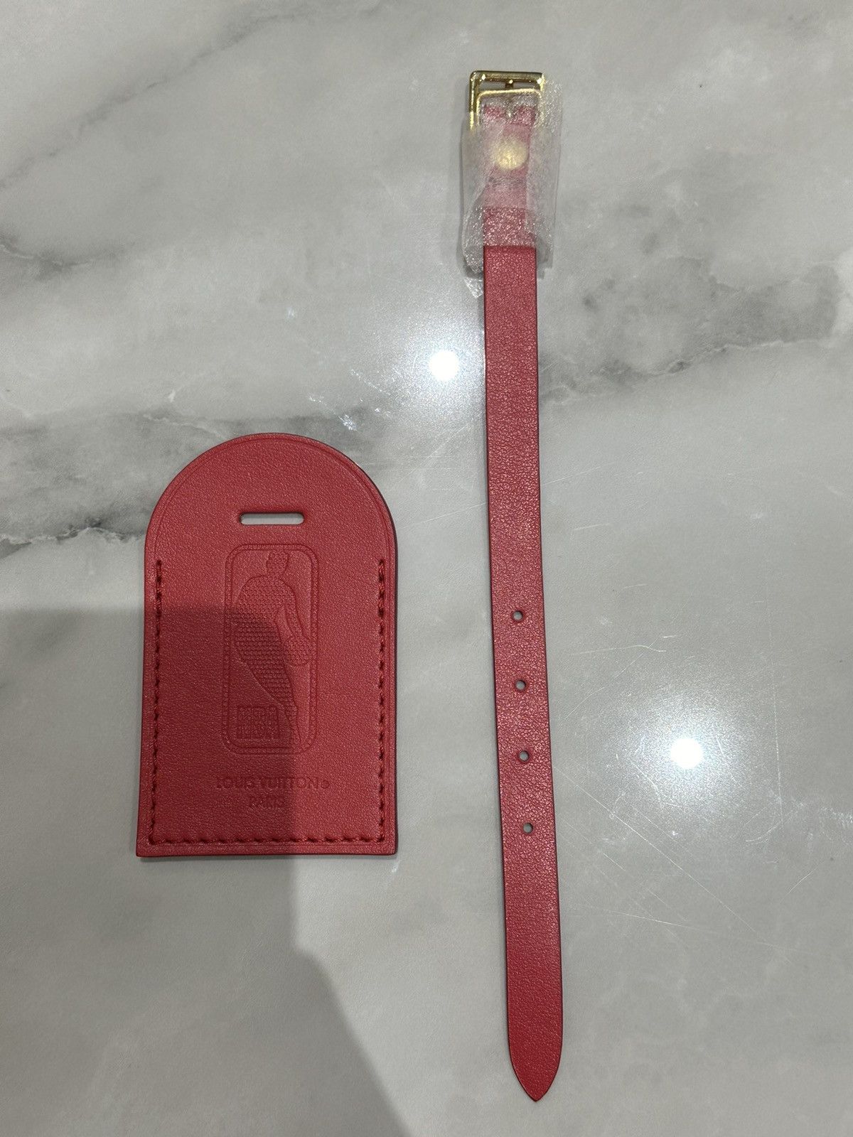 Louis Vuitton Louis Vuitton x NBA Leather luggage Name tag Size ONE SIZE - 1 Thumbnail